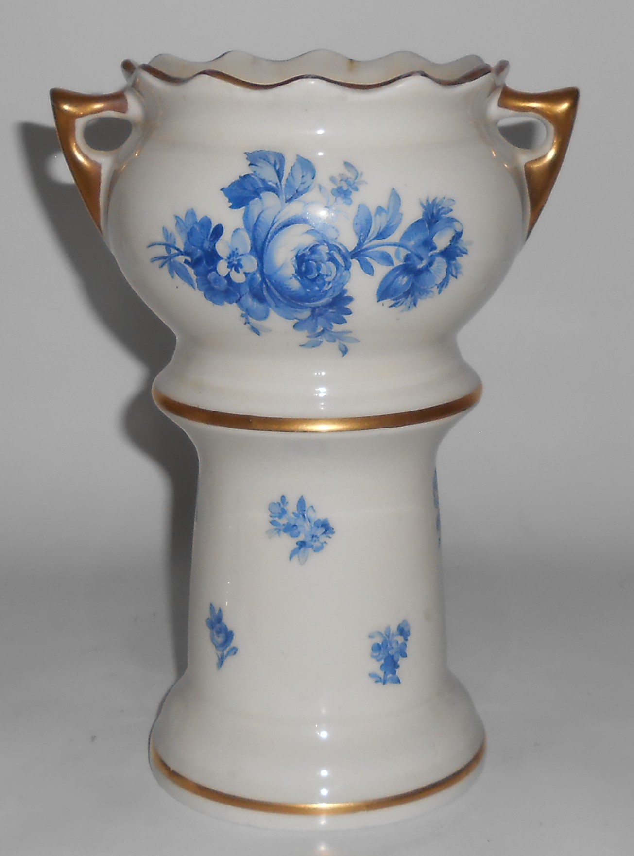 Bethwood Royal China Blue Floral w/Gold Pedestal/Jardin