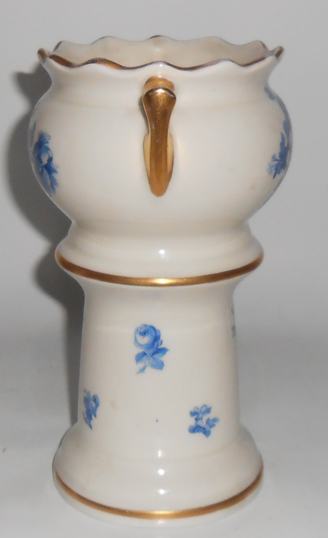 Bethwood Royal China Blue Floral w/Gold Pedestal/Jardin
