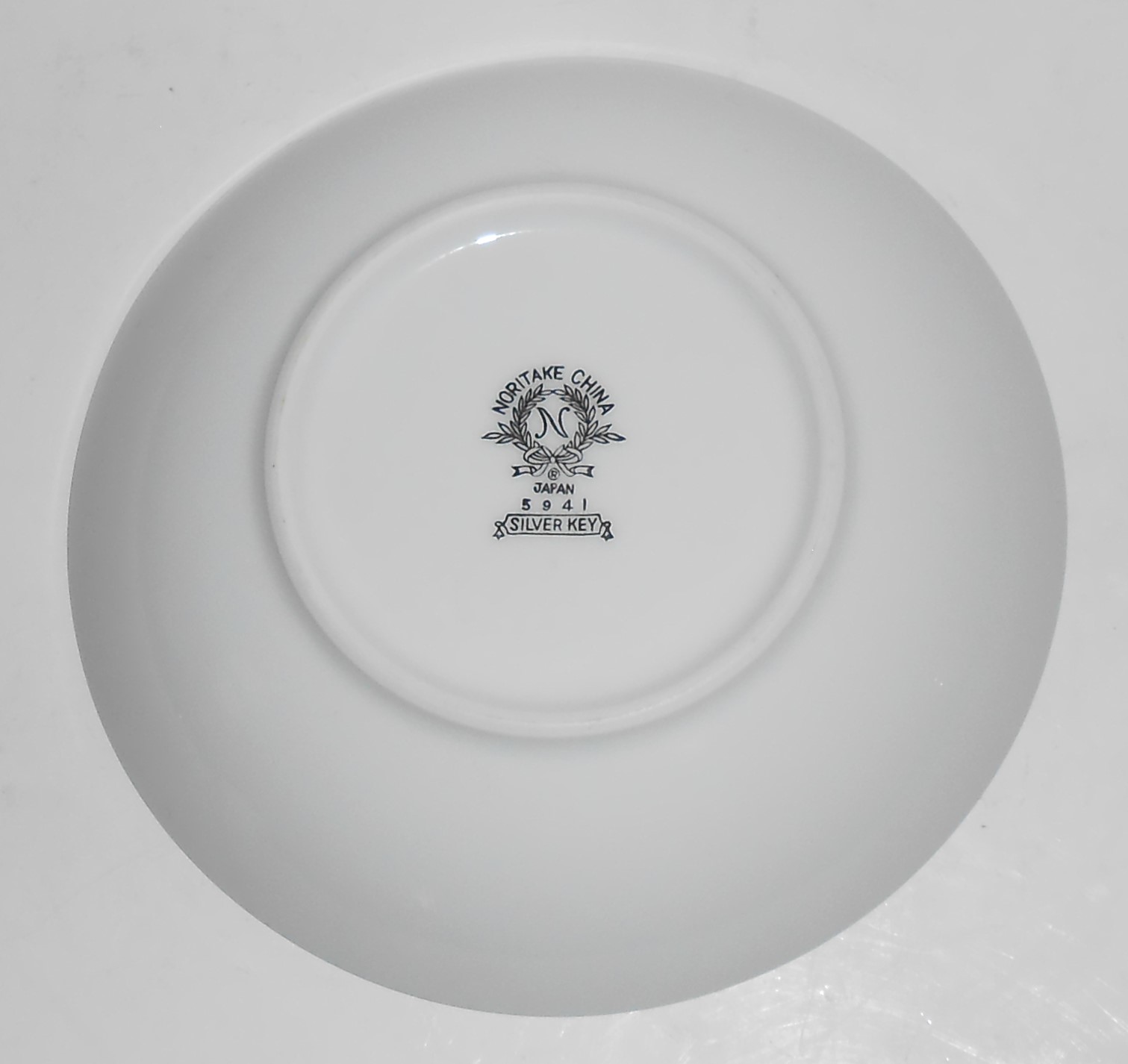 Noritake China Porcelain Platinum Silver Key Fruit Bowl