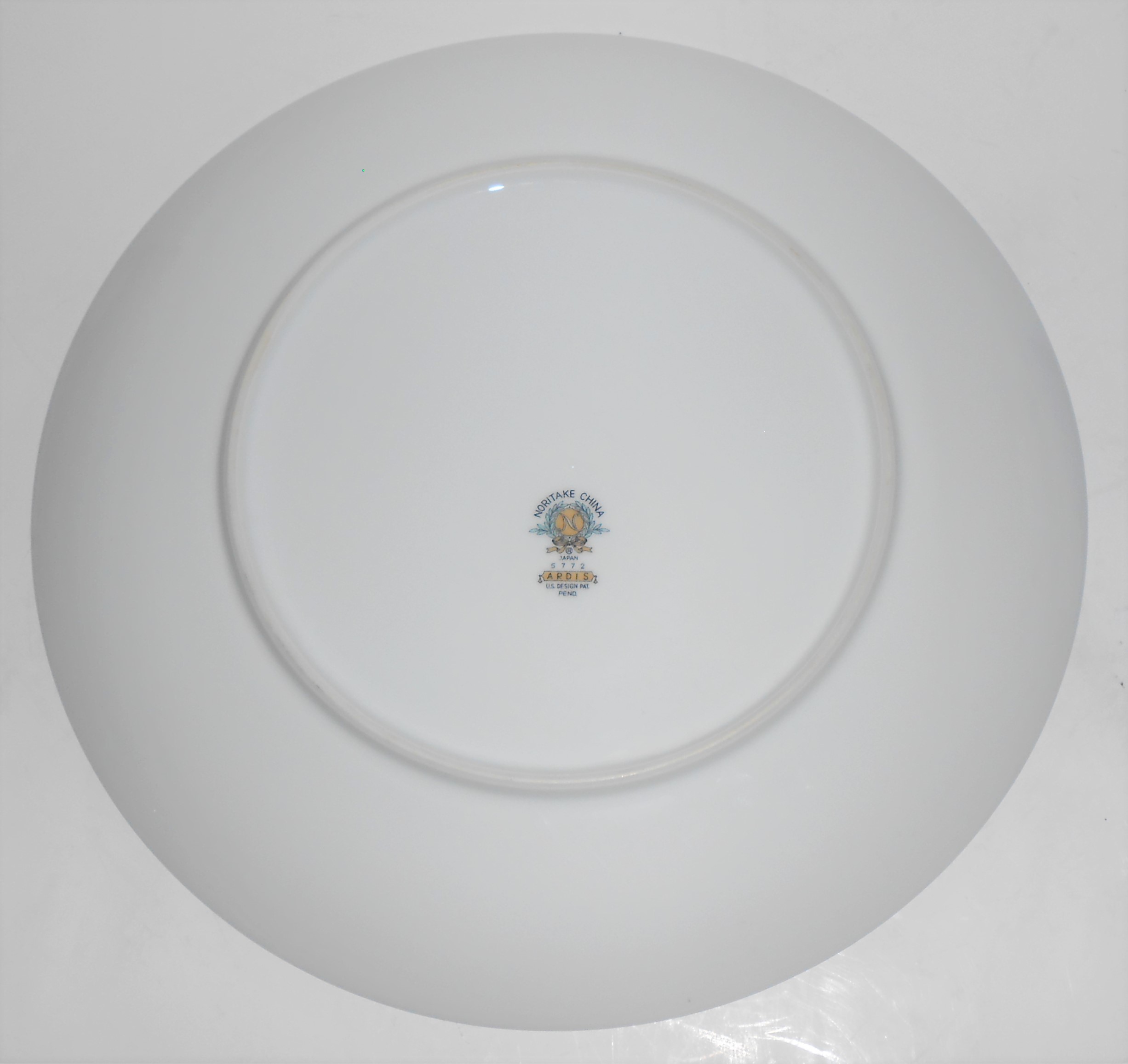 Noritake Porcelain China 5772 Ardis Platinum Dinner Pl
