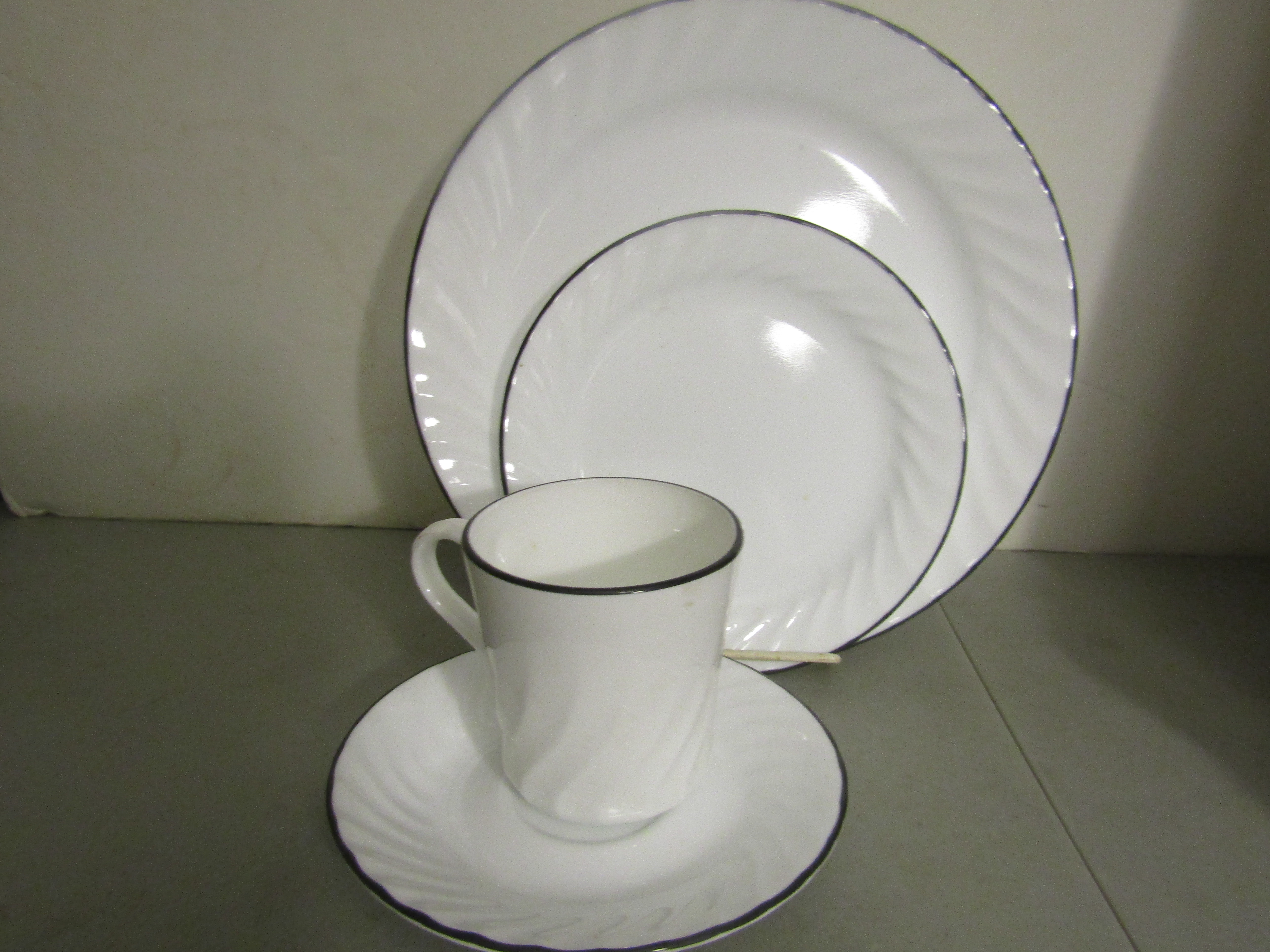 Corelle Enhancements Black Rim 16-piece Dinnerware Set