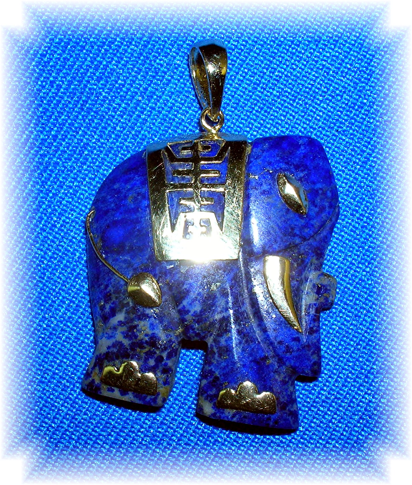 Pendant 14K Yellow Gold and Blue Lapis Elephant