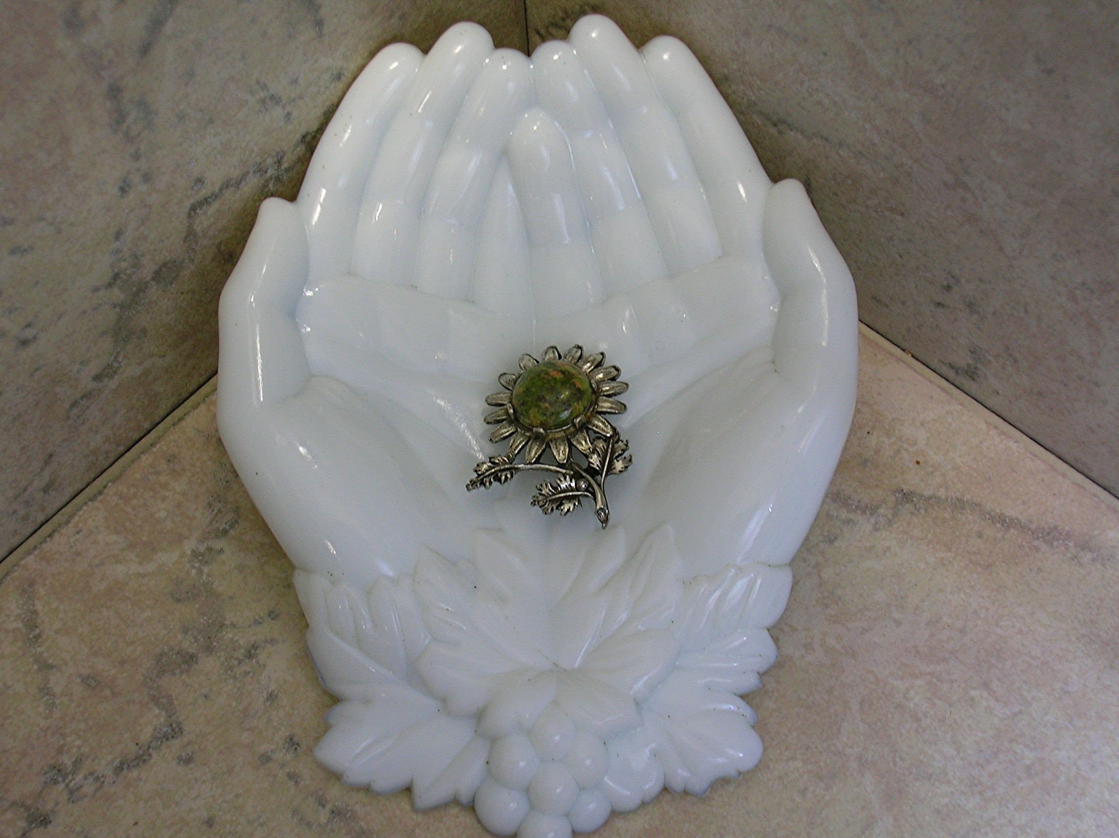 Old Silvertone Flower Pin Brooch