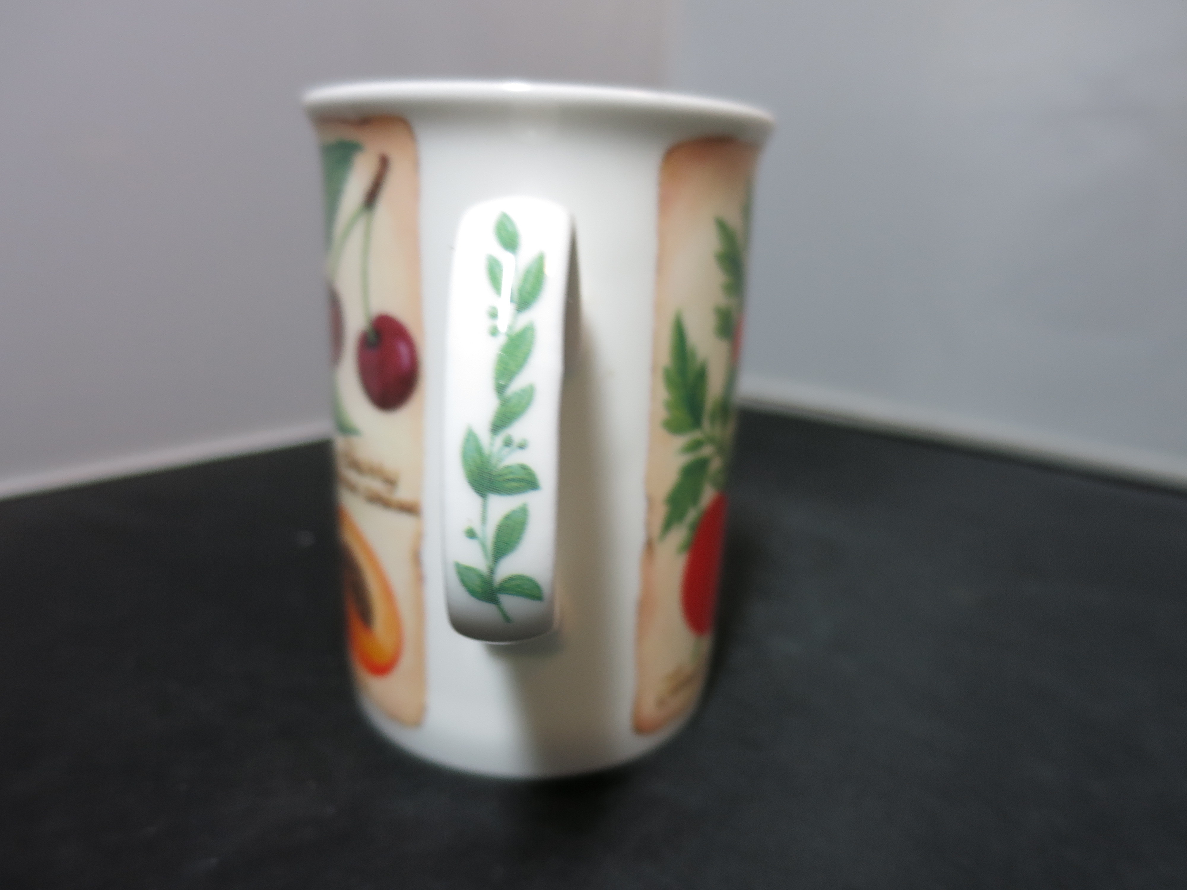 Roy Kirkham Parchment Fruit Cup Mug England 10 fl.oz.
