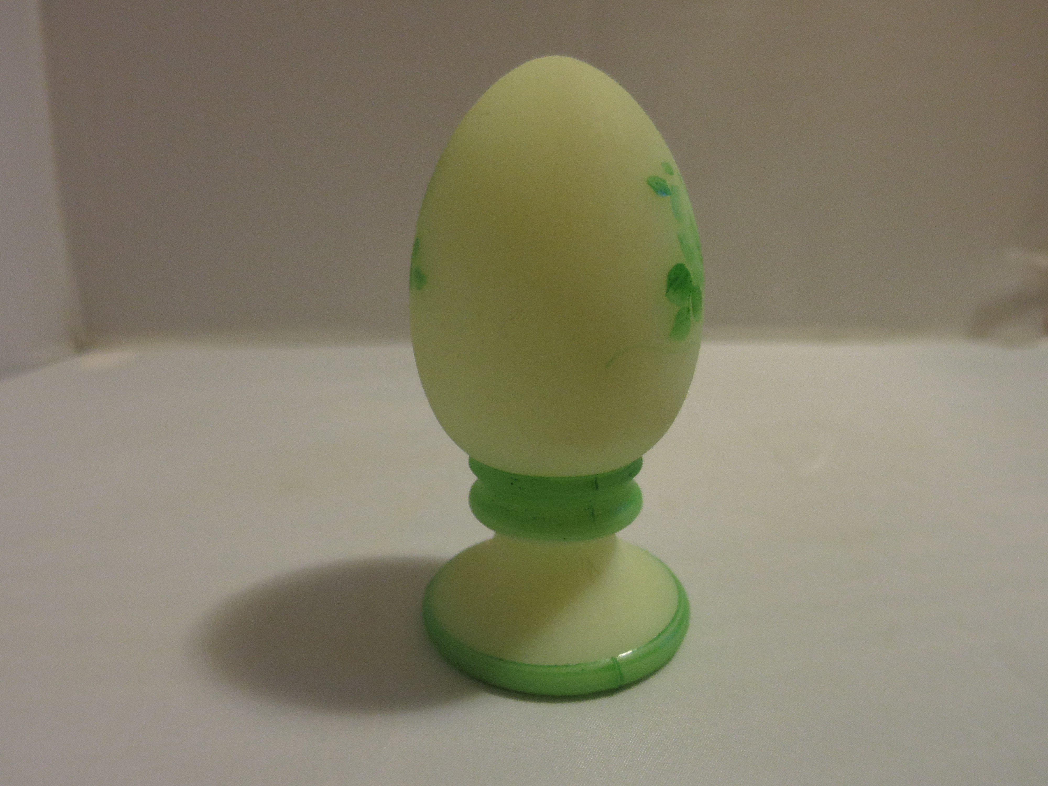 Fenton Art Glass Burmese Egg signed G. Finn Green Rose