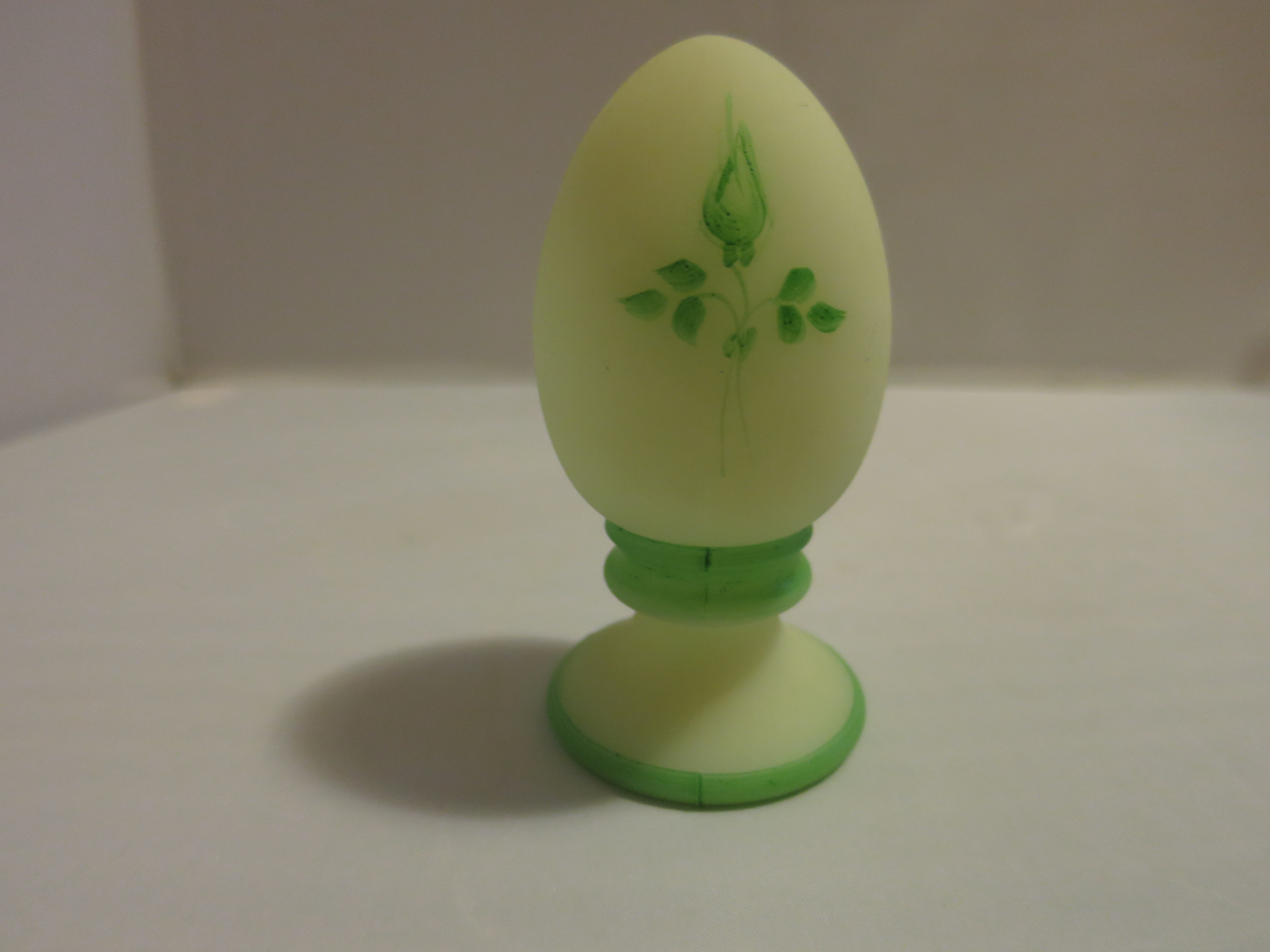 Fenton Art Glass Burmese Egg signed G. Finn Green Rose