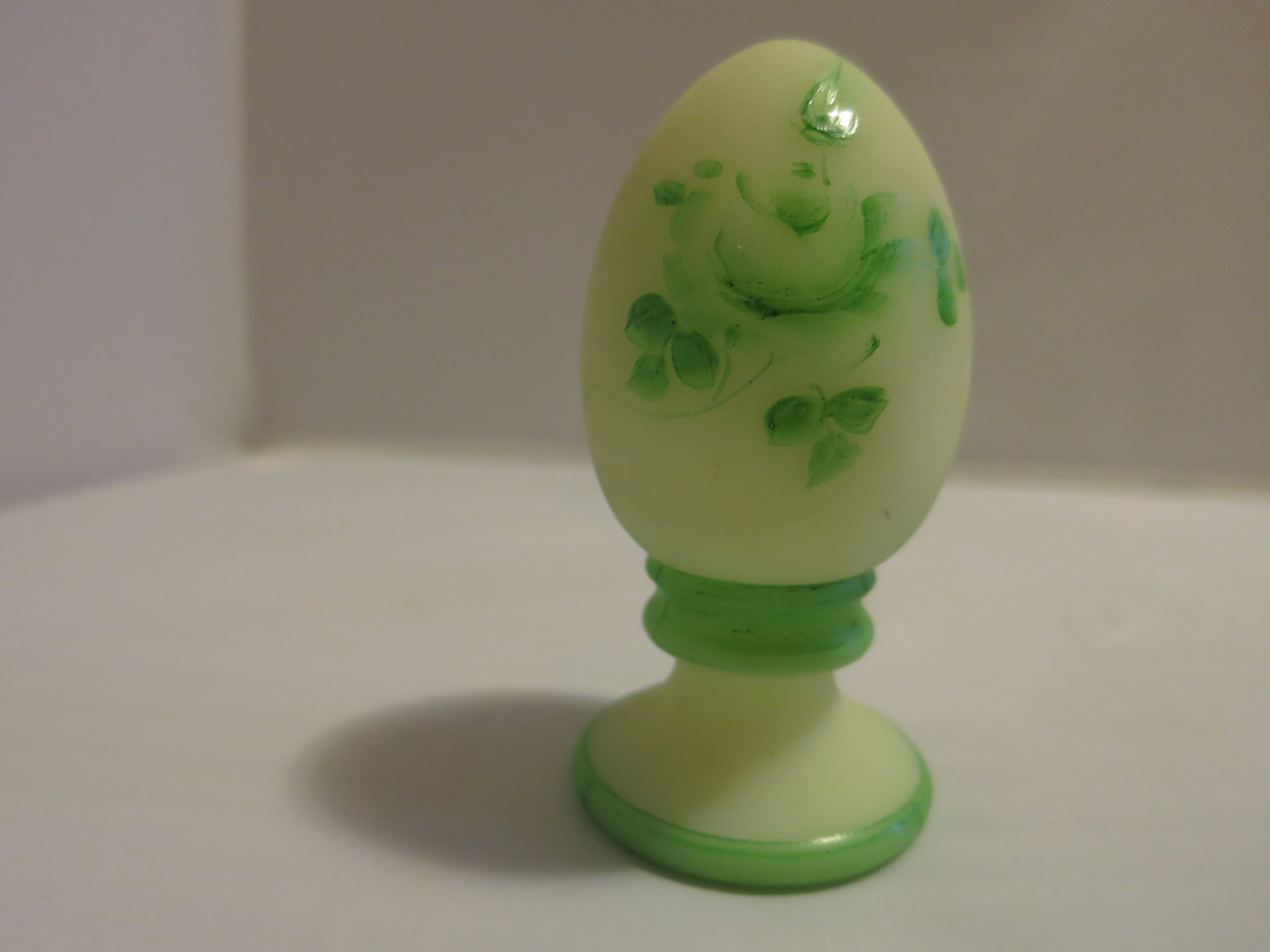 Fenton Art Glass Burmese Egg signed G. Finn Green Rose