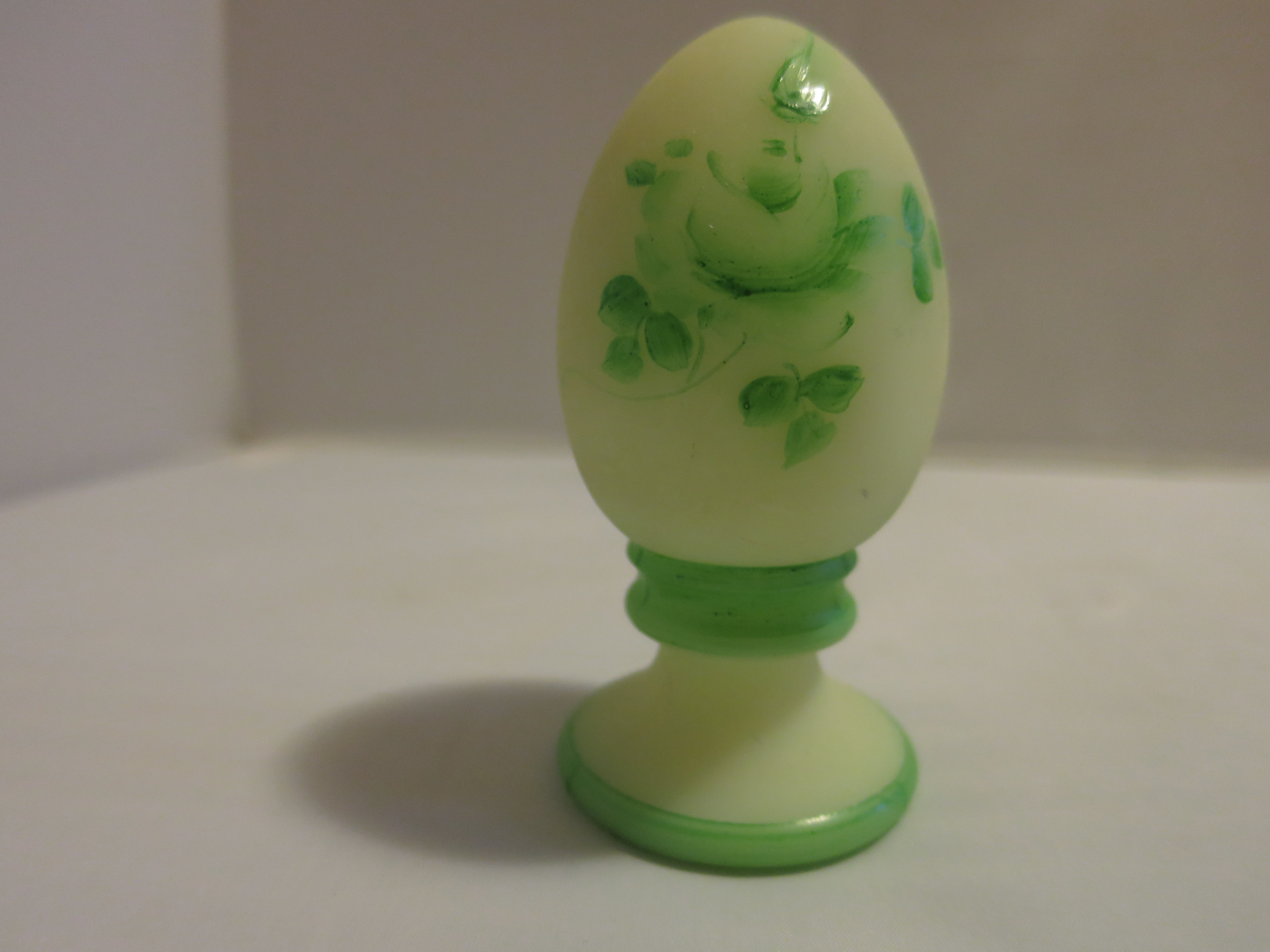 Fenton Art Glass Burmese Egg signed G. Finn Green Rose