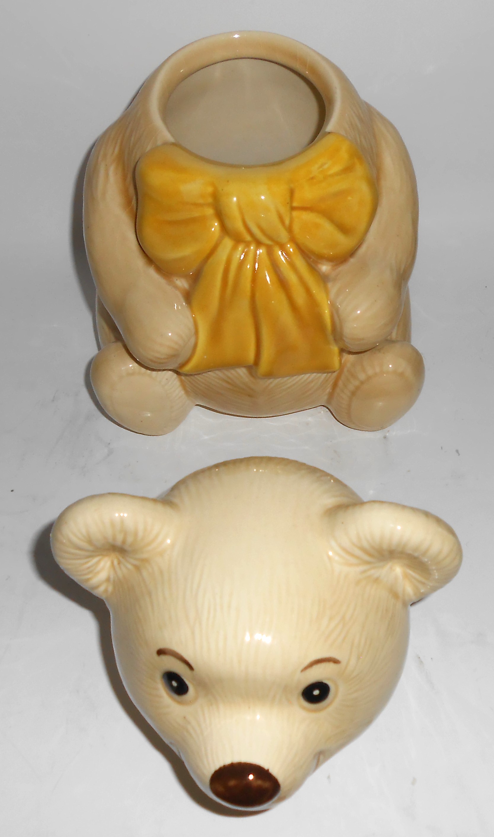 Metlox Pottery Poppy Trail Teddy Beau Bear Bow Tie SM