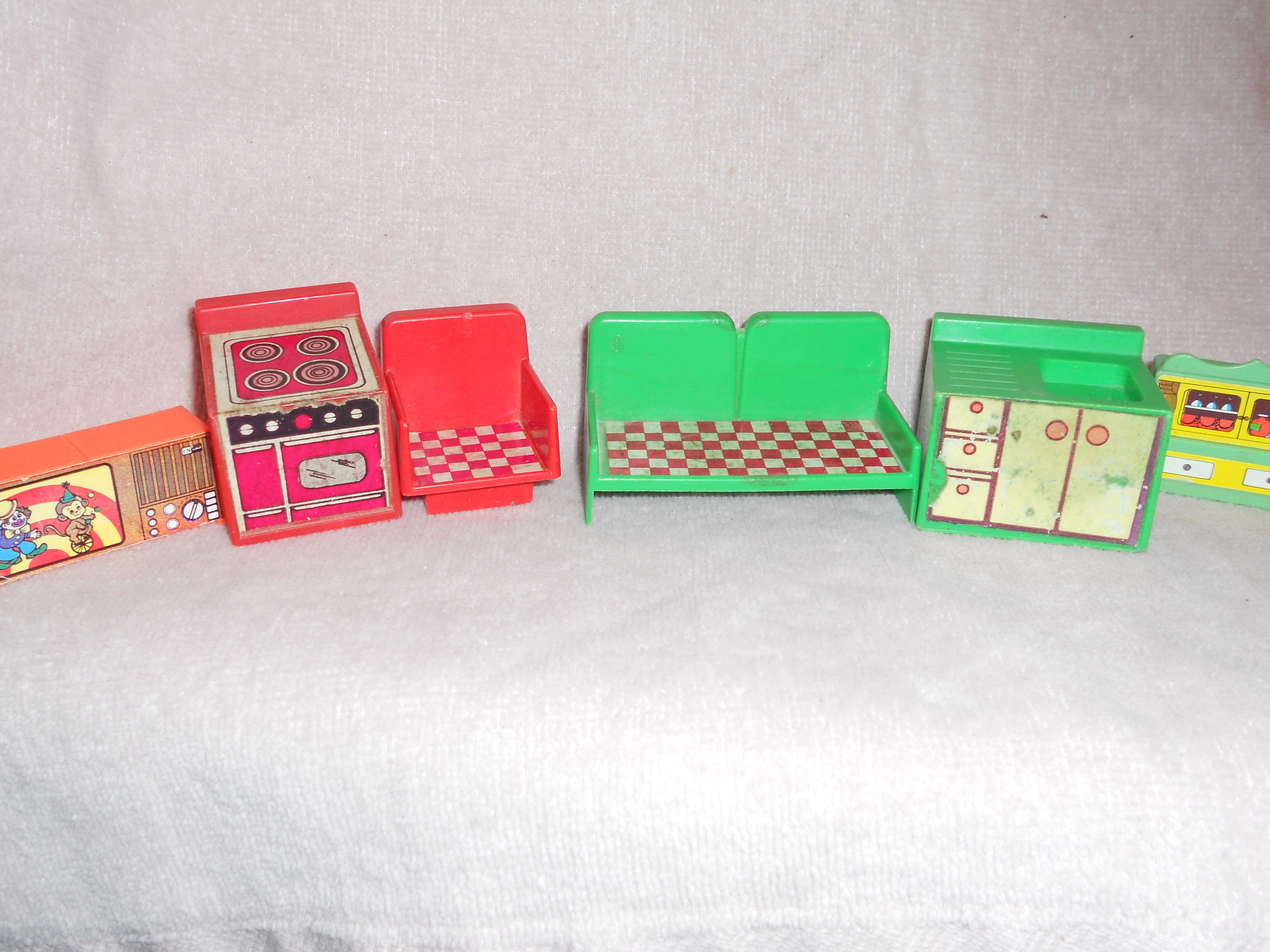 Dollhouse Furniture Lot 6 Pieces