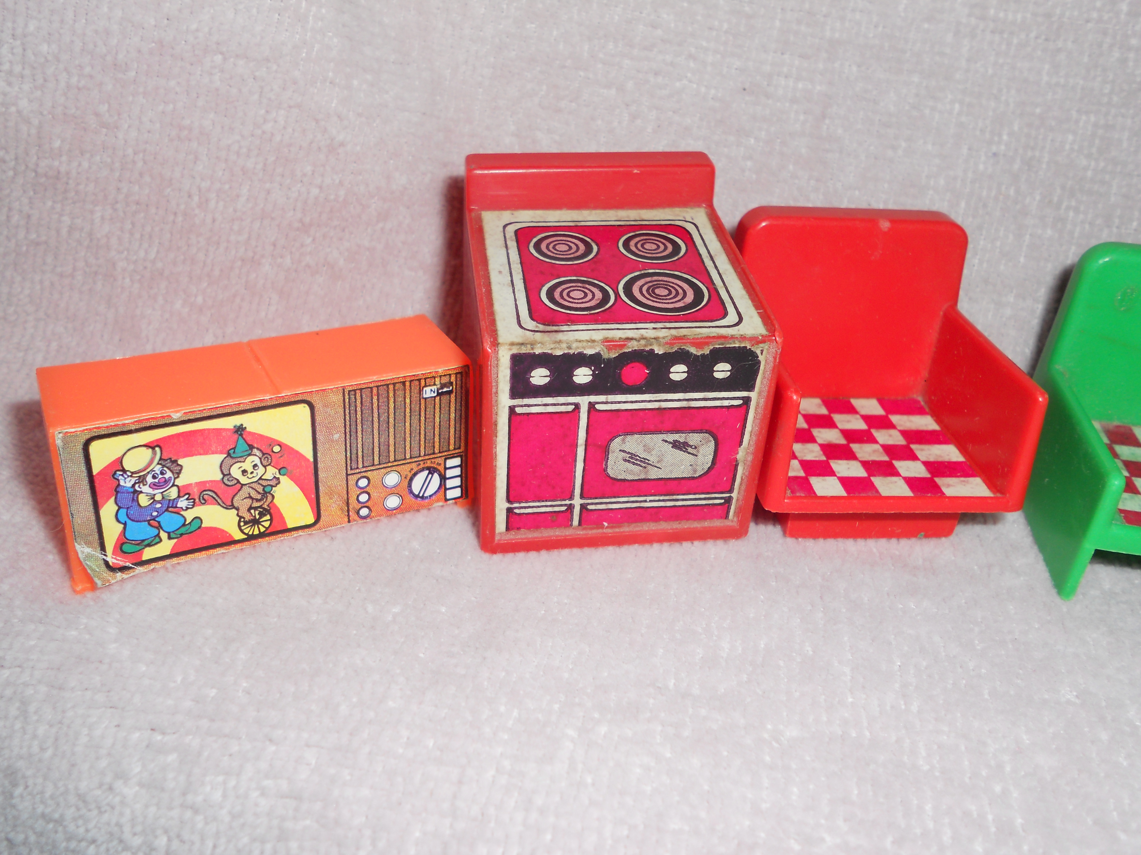 Dollhouse Furniture Lot 6 Pieces