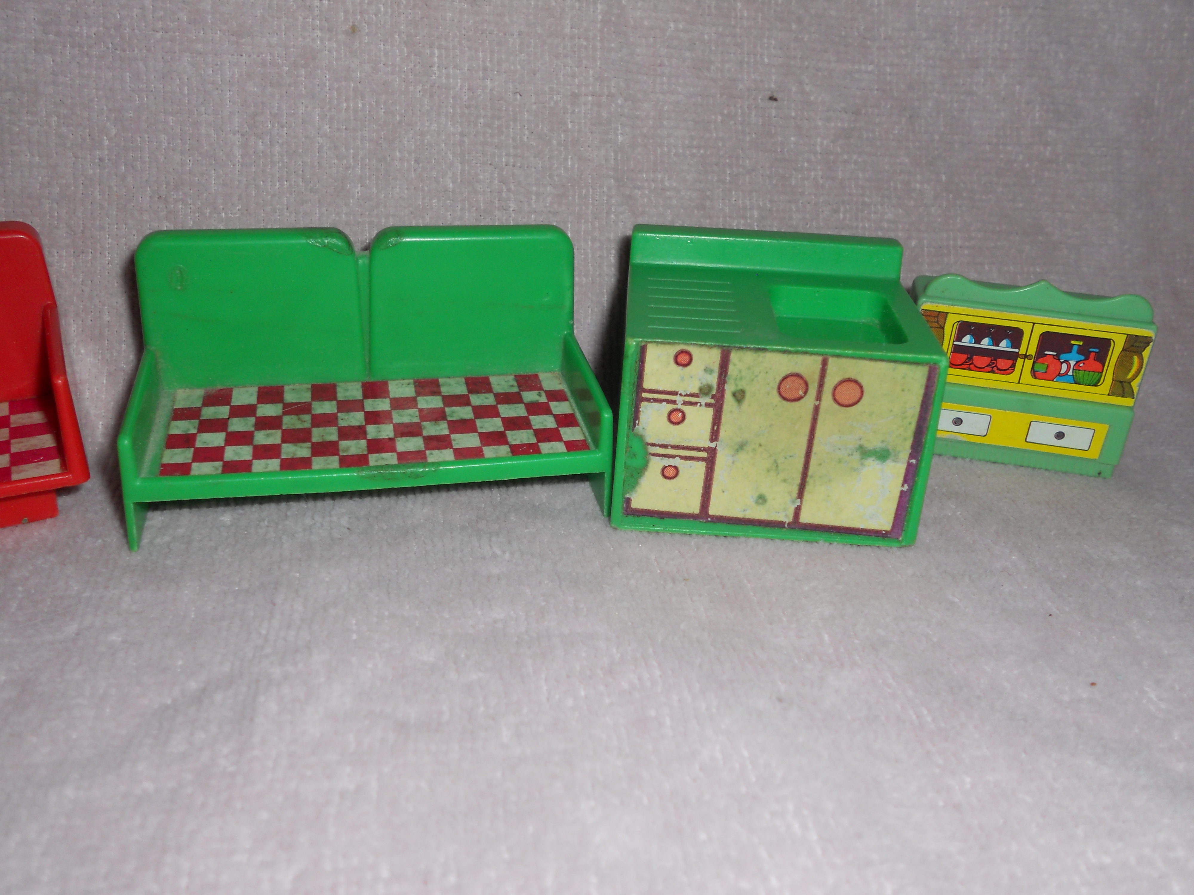 Dollhouse Furniture Lot 6 Pieces