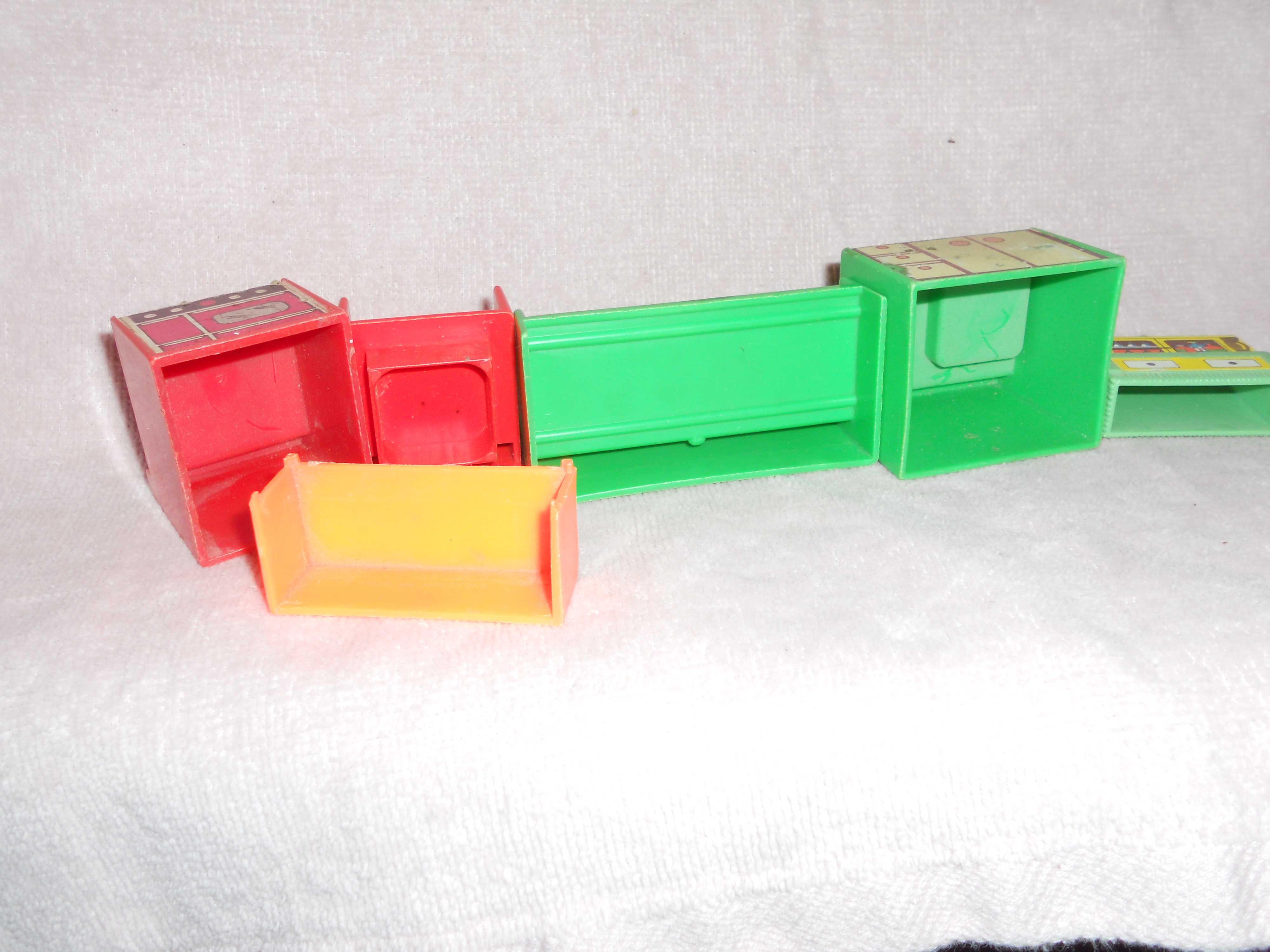 Dollhouse Furniture Lot 6 Pieces