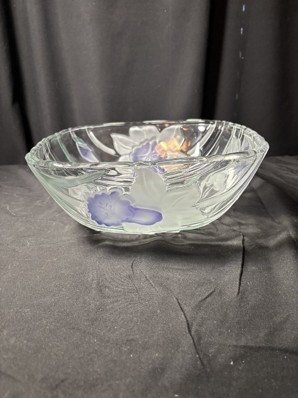 Crystal Clear Industries Narcissus 10" Serving Bowl Glass Japan 1989 Box