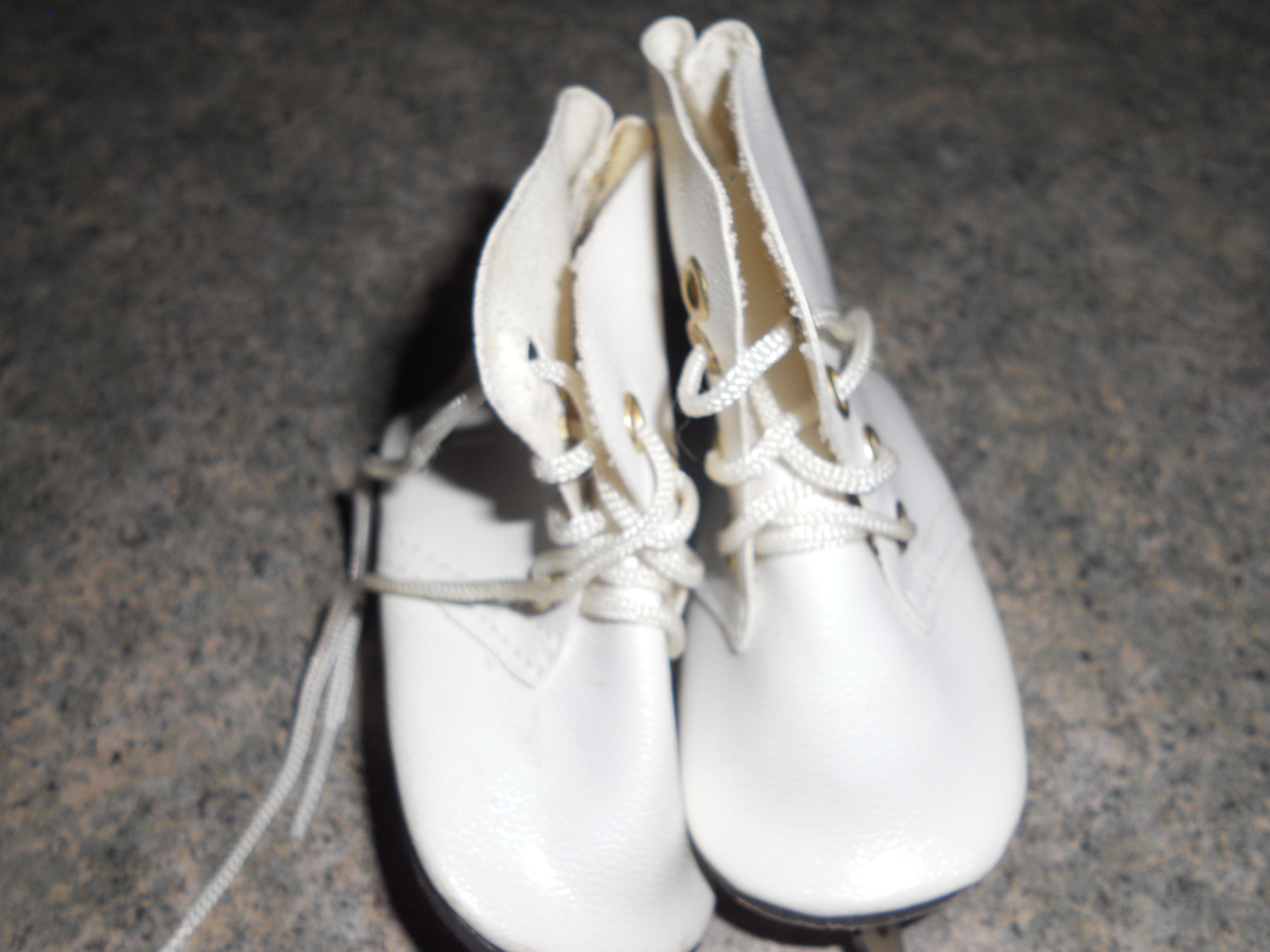 Doll White Ice Skates 3 inch