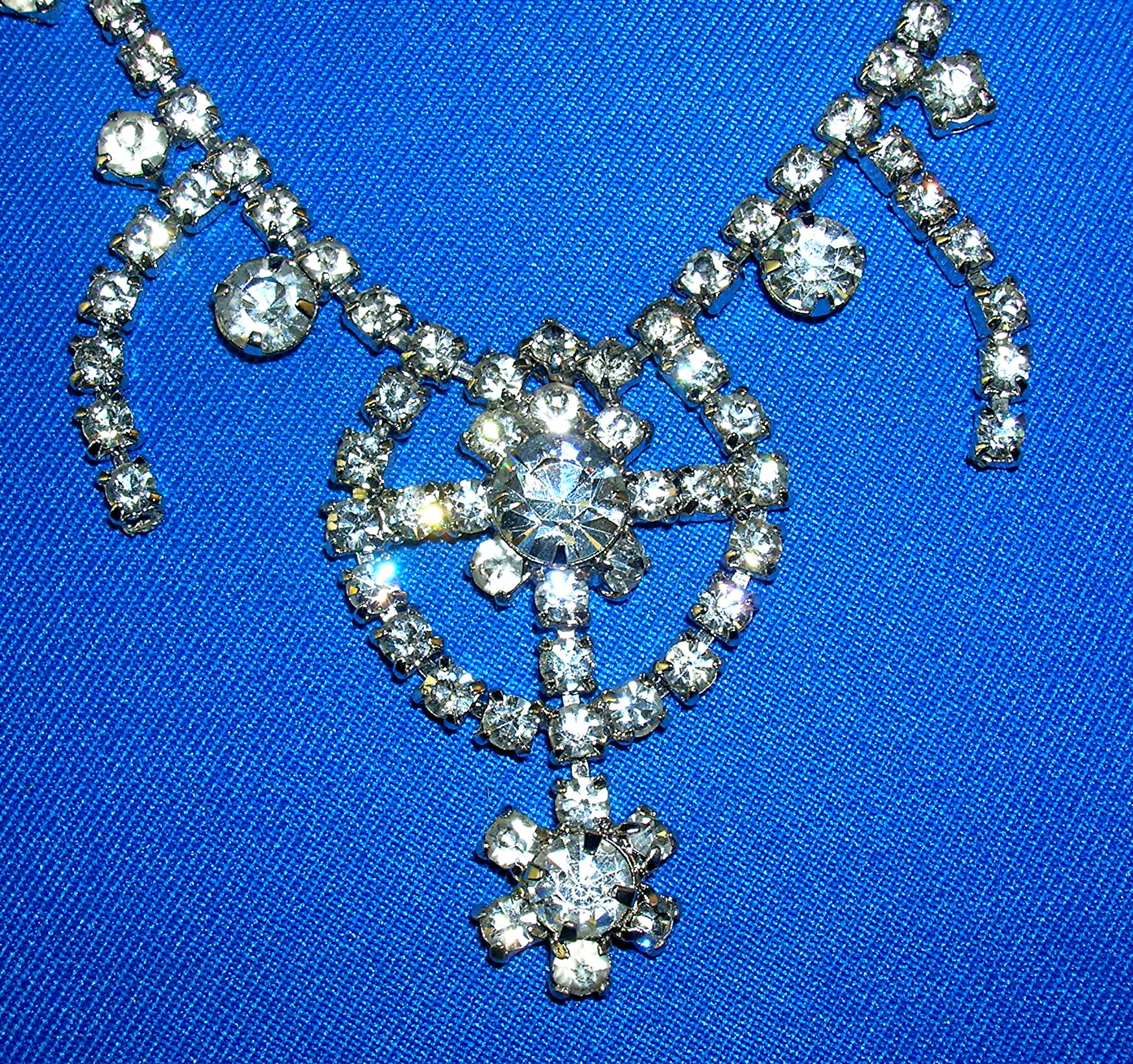 Claw Set Crystal Rhinestone Chandelier  Necklace