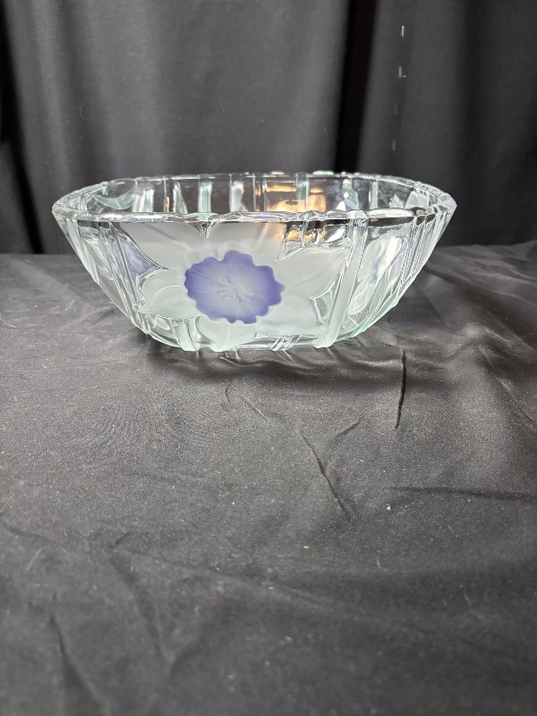 Crystal Clear Industries Narcissus 10" Serving Bowl Glass Japan 1989 Box