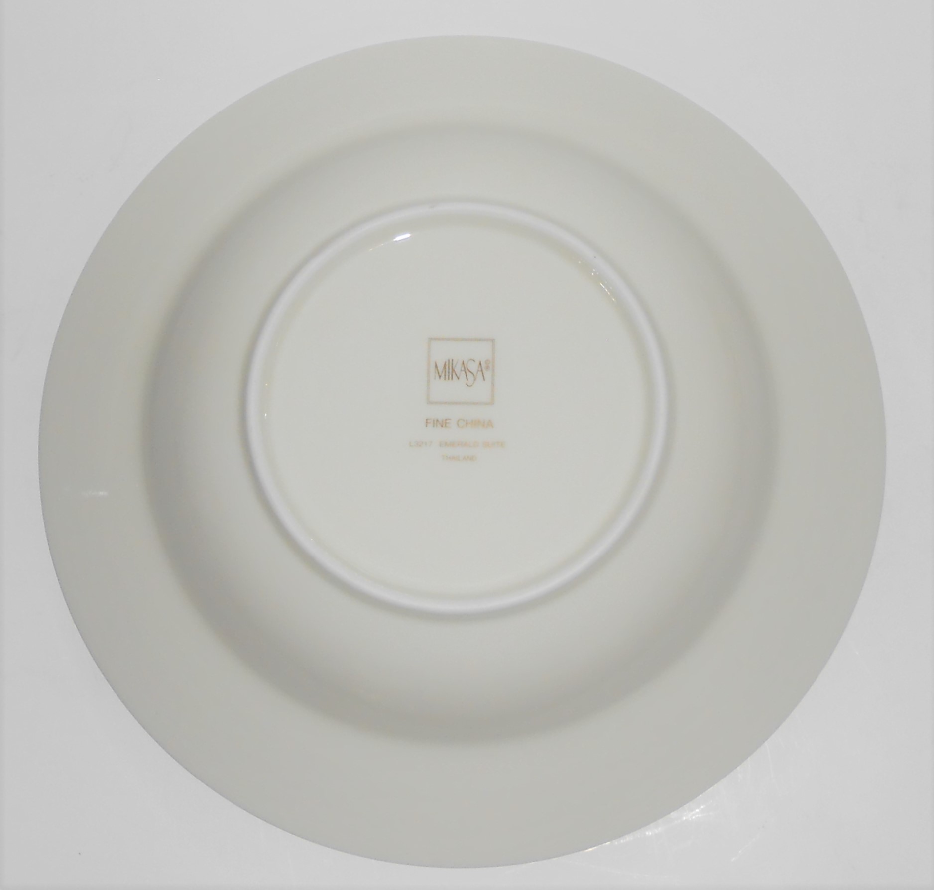 Mikasa Fine China Emerald Suite L3217 w/Gold Rimmed Sou