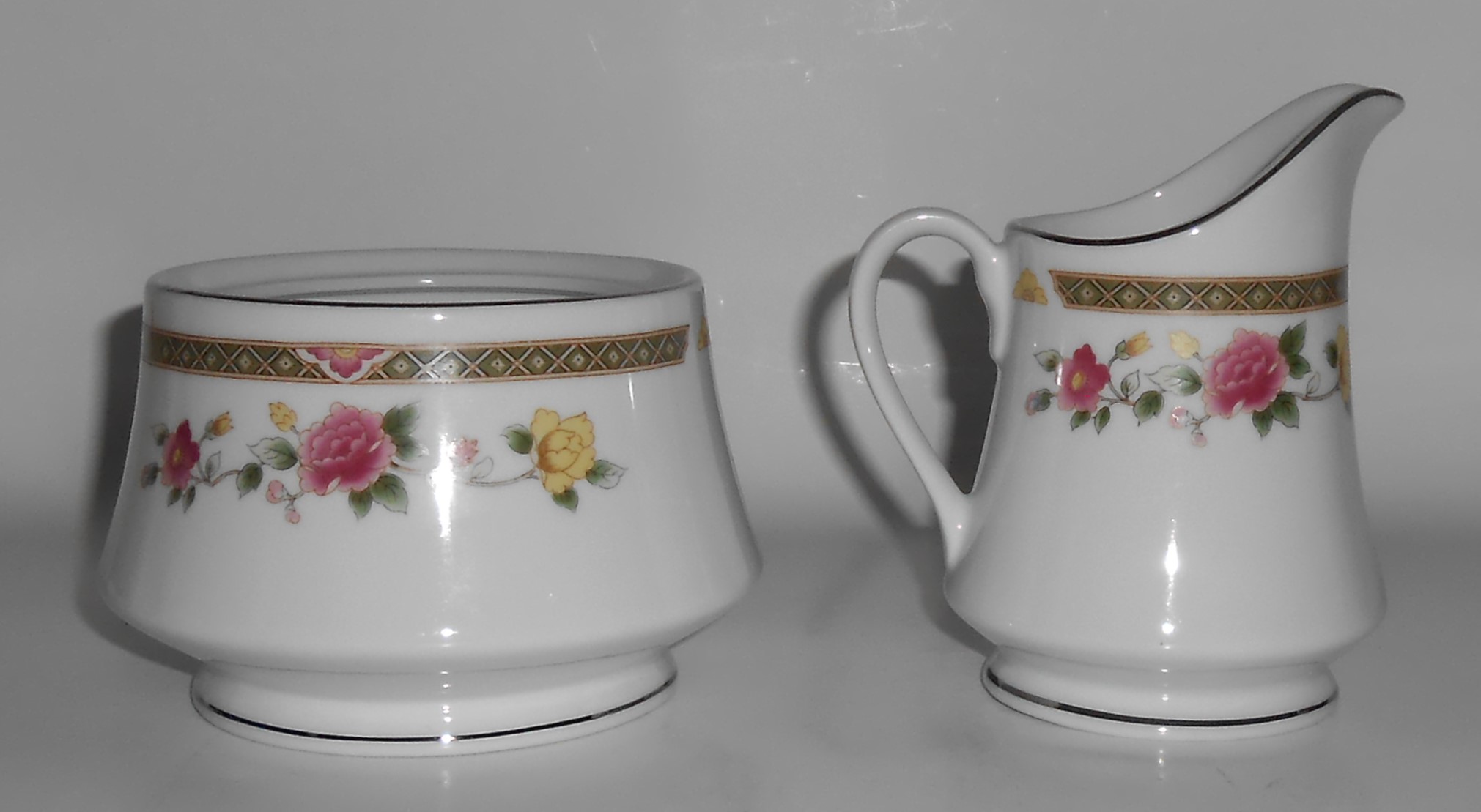 Ranmaru Japan Crescent Fine China Porcelain Rose Tapest