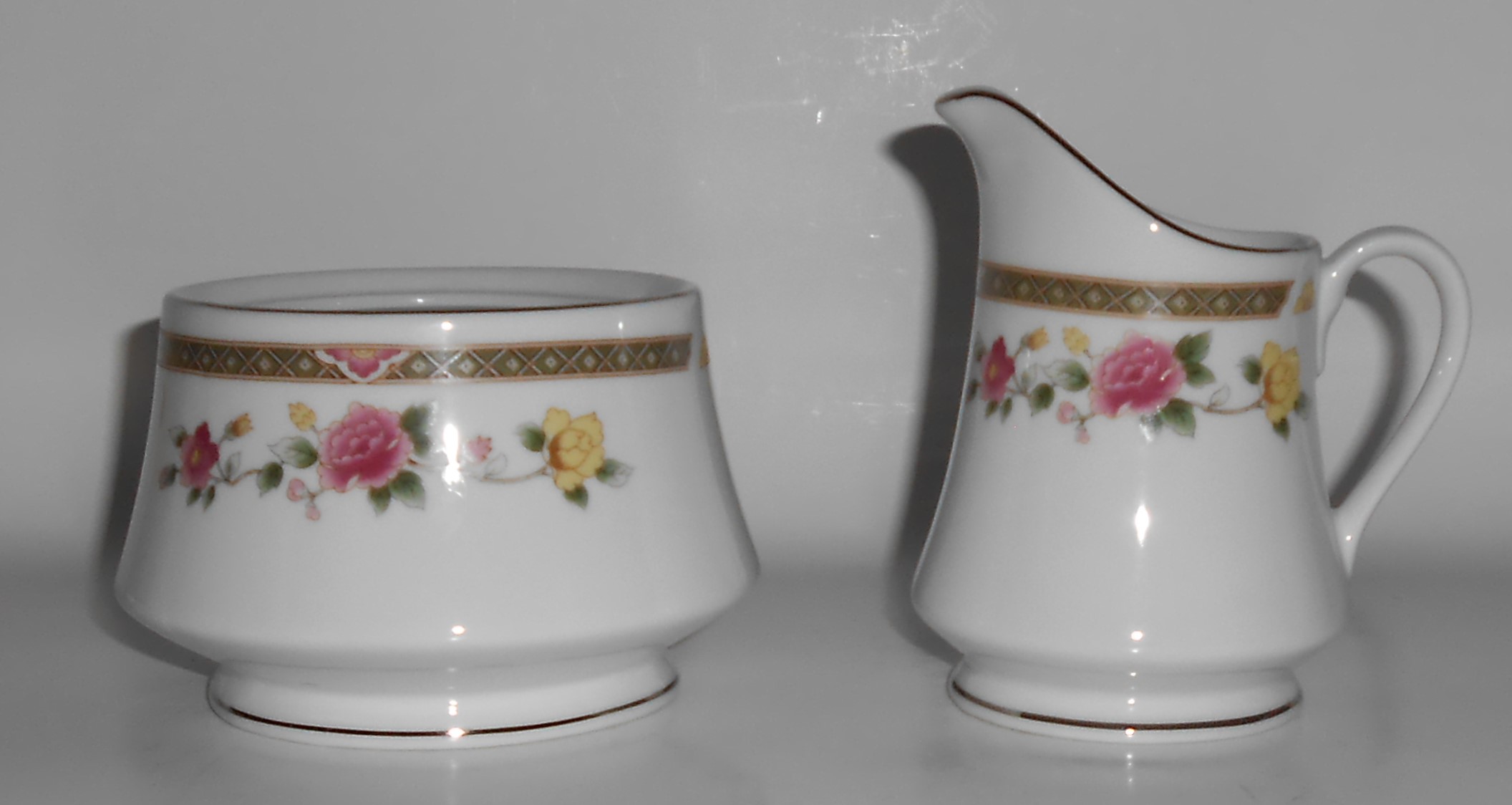 Ranmaru Japan Crescent Fine China Porcelain Rose Tapest