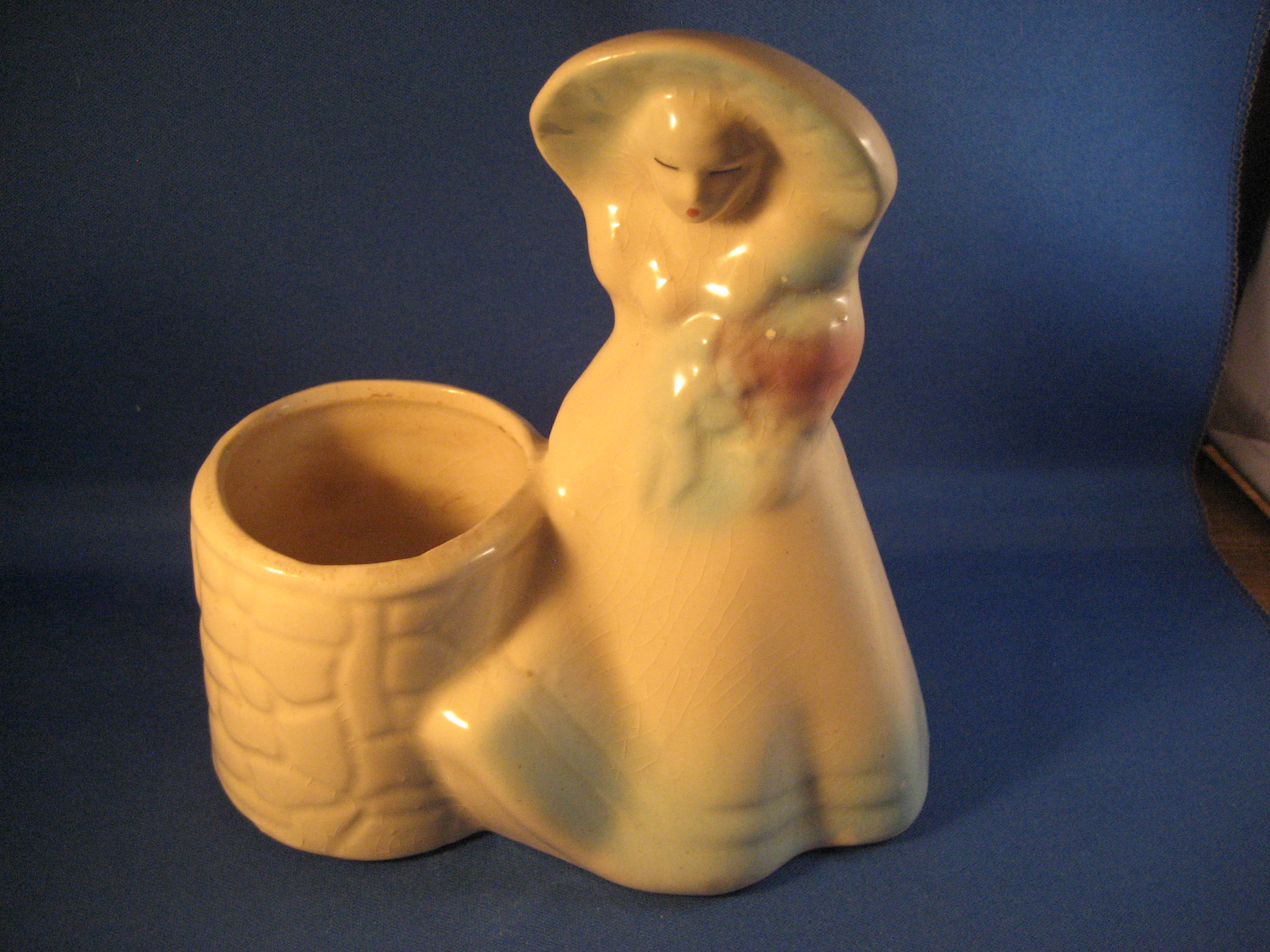 Shawnee Bonnett Girl Planter