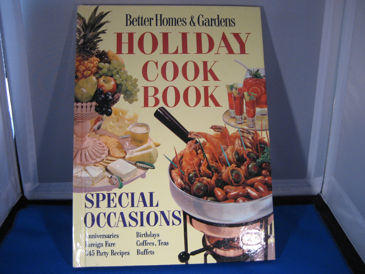 Better Homes & Garden Holiday Cookbook