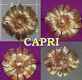 Brooch pin Capri Flower brushed Goldtone