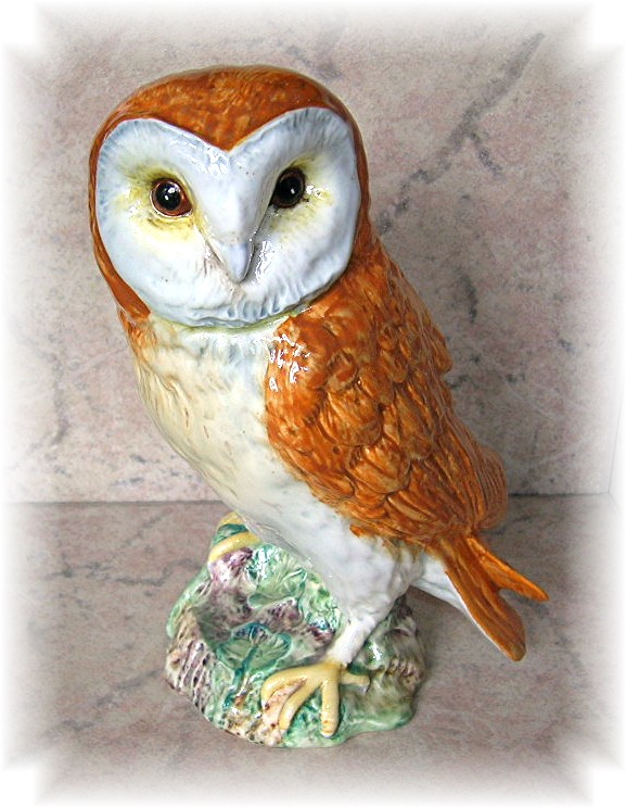 Porcelain Owl Beswick - England - 1046.....
