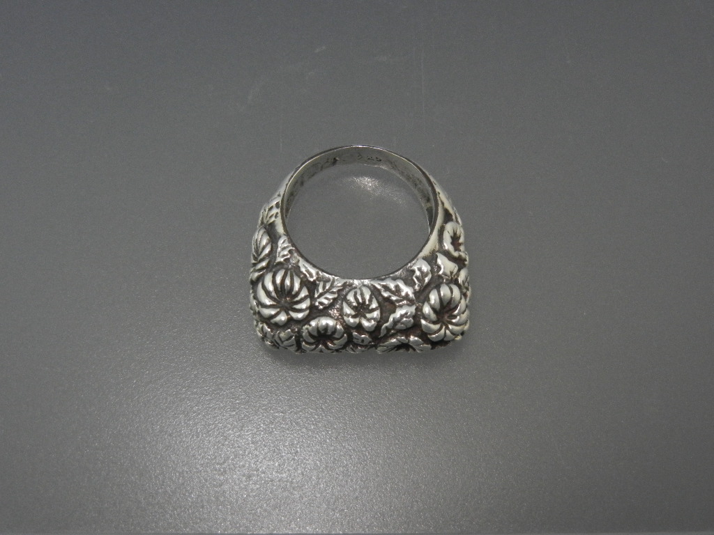 DIAN MALOUF Sterling Silver Stacking Daisy Ring