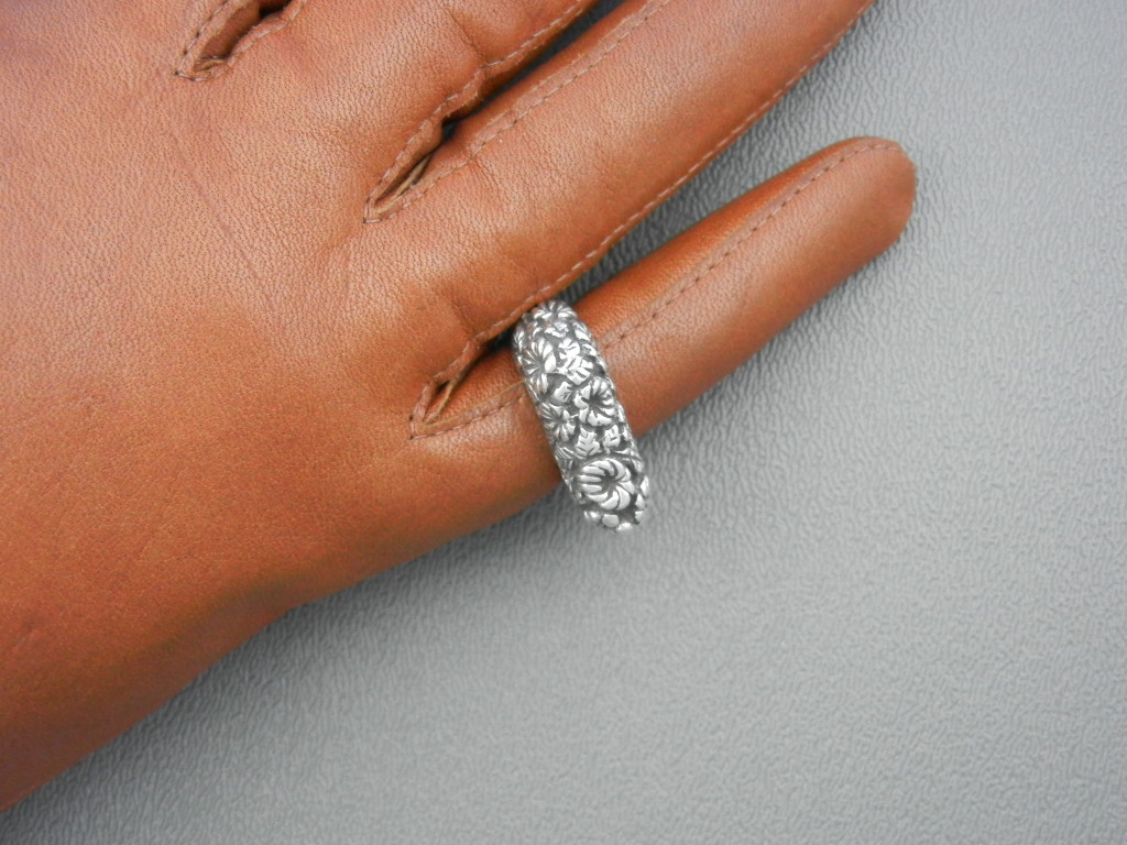 DIAN MALOUF Sterling Silver Stacking Daisy Ring