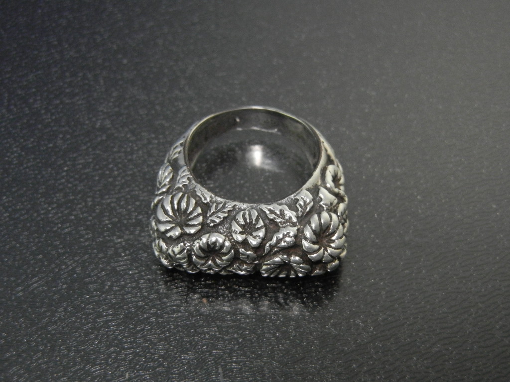 DIAN MALOUF Sterling Silver Stacking Daisy Ring