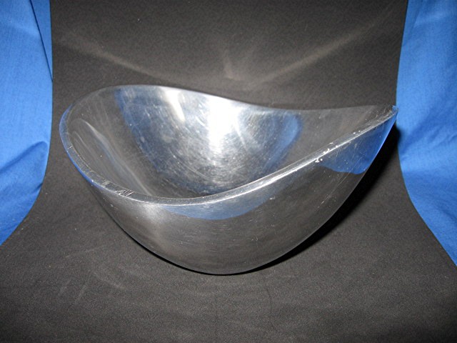 Nambé Butterfly Bowl, 9; Number 569