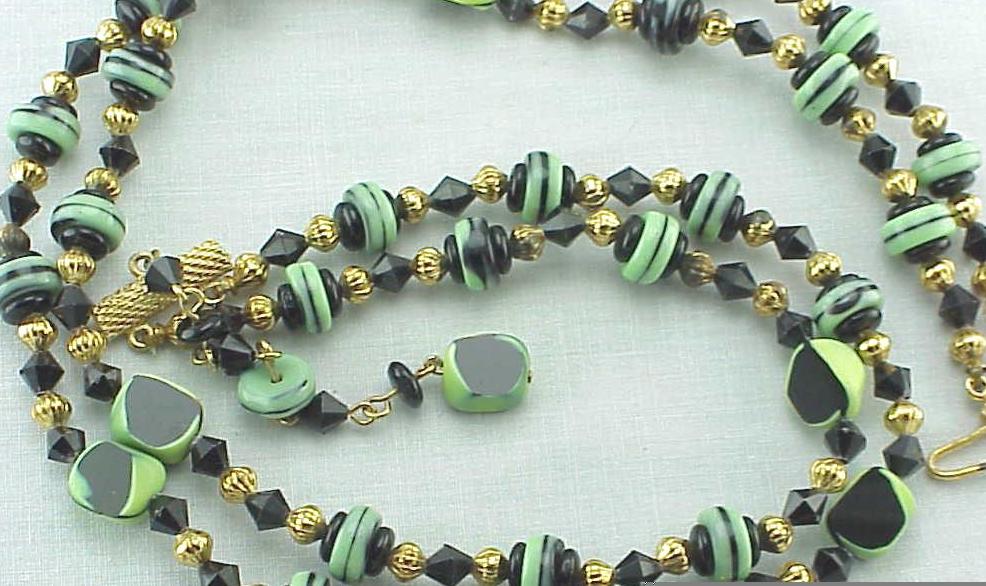 Vintage Art Deco 2 Strand Black And Green Art Glass Bead Necklace