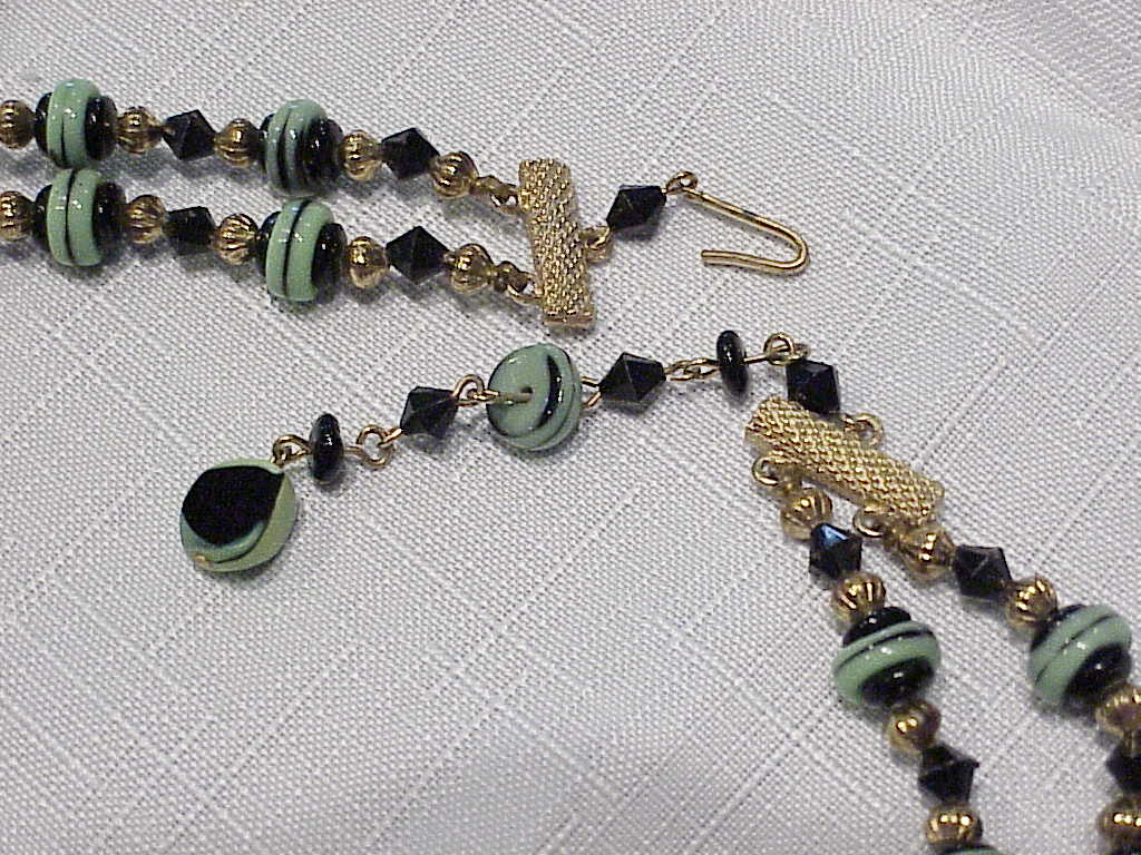 Vintage Art Deco 2 Strand Black And Green Art Glass Bead Necklace