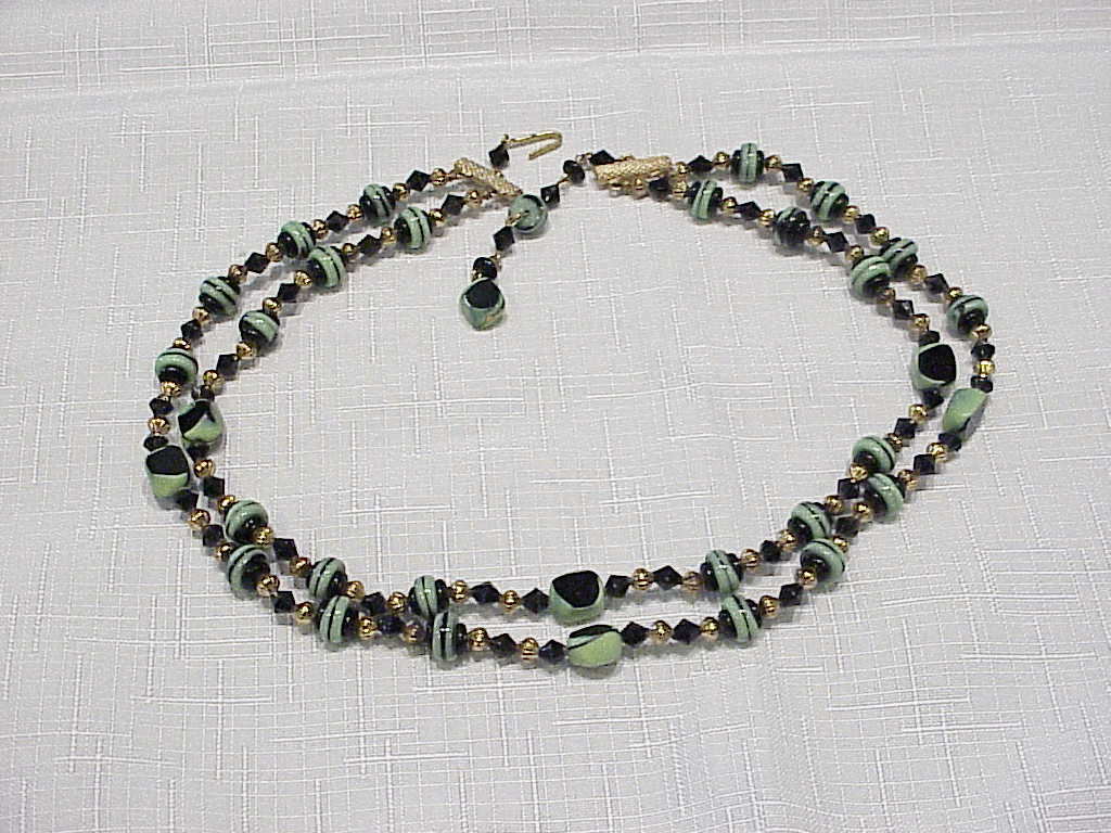 Vintage Art Deco 2 Strand Black And Green Art Glass Bead Necklace
