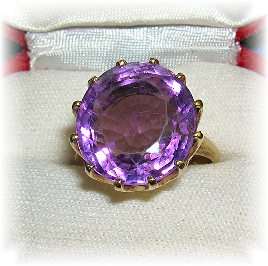 Ring 14K Gold Gold and Amethyst