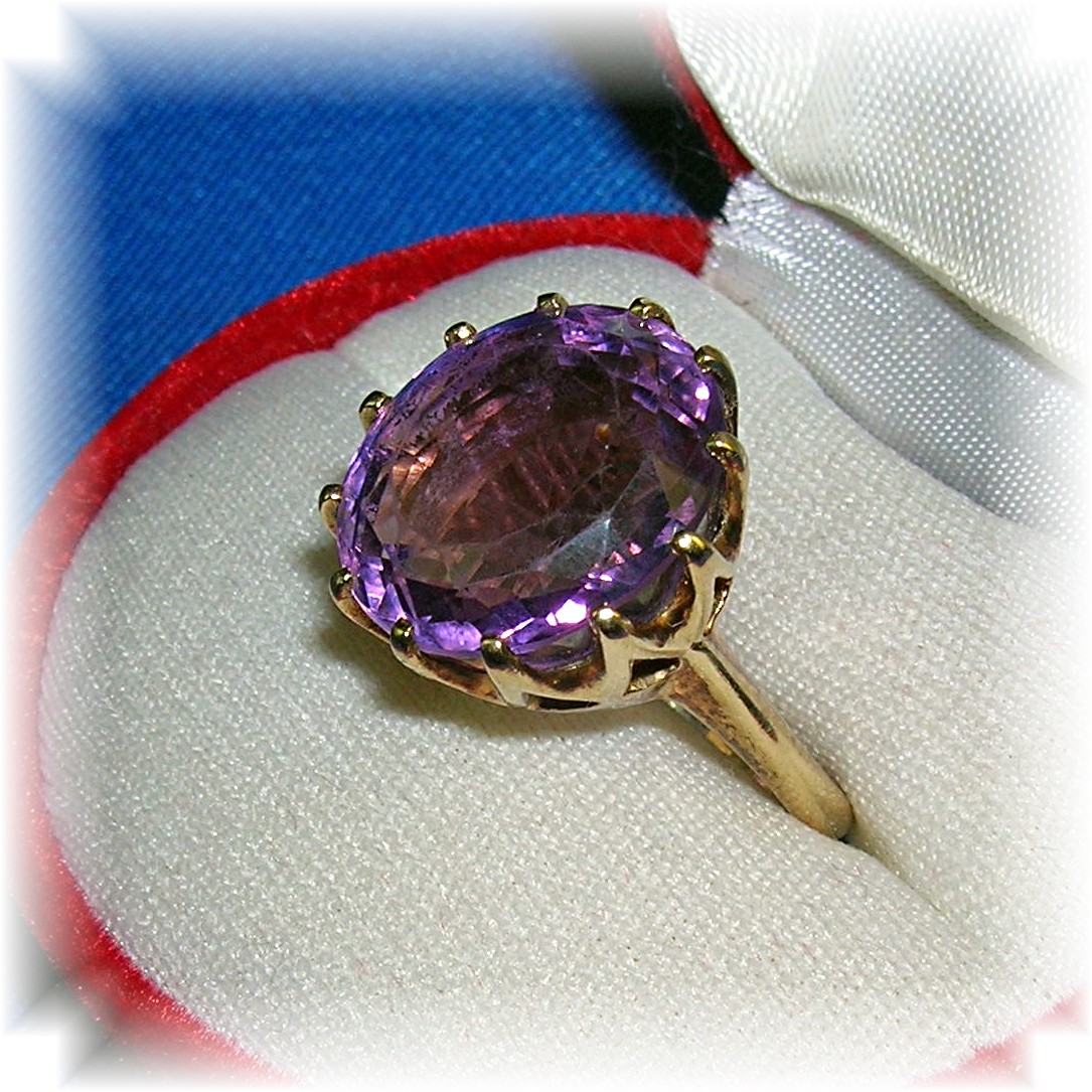 Ring 14K Gold Gold and Amethyst