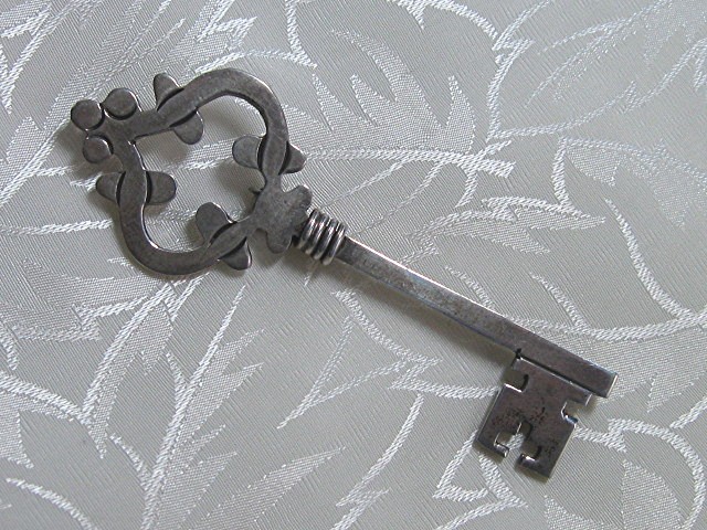 Sterling Silver Mexico Key Brooch TA-57