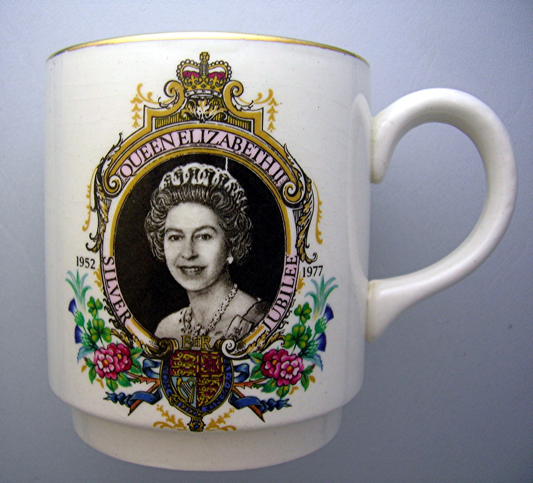 Queen Elizabeth II Silver Jubilee Cup, Mug . . . . .