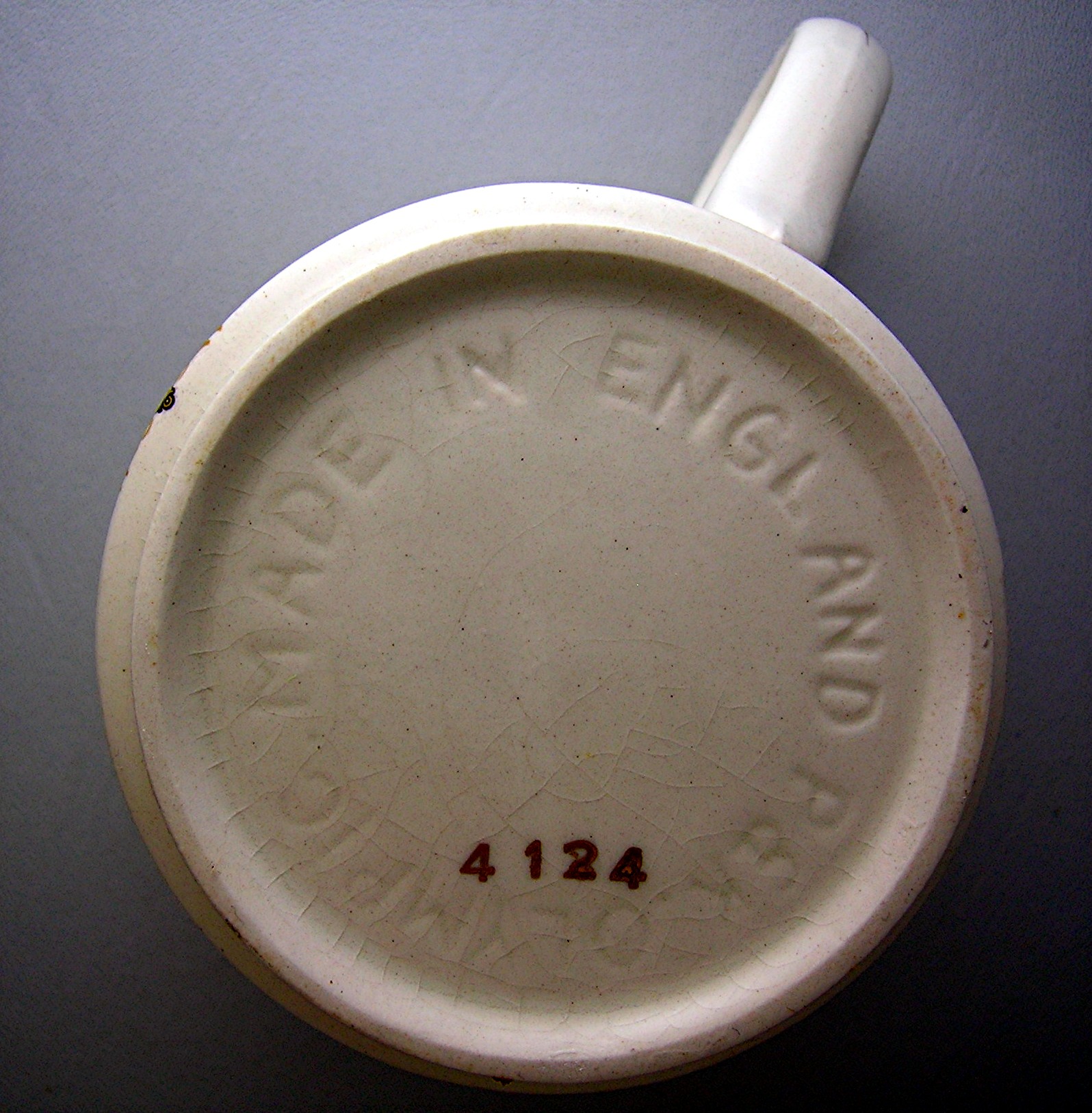 Queen Elizabeth II Silver Jubilee Cup, Mug . . . . .