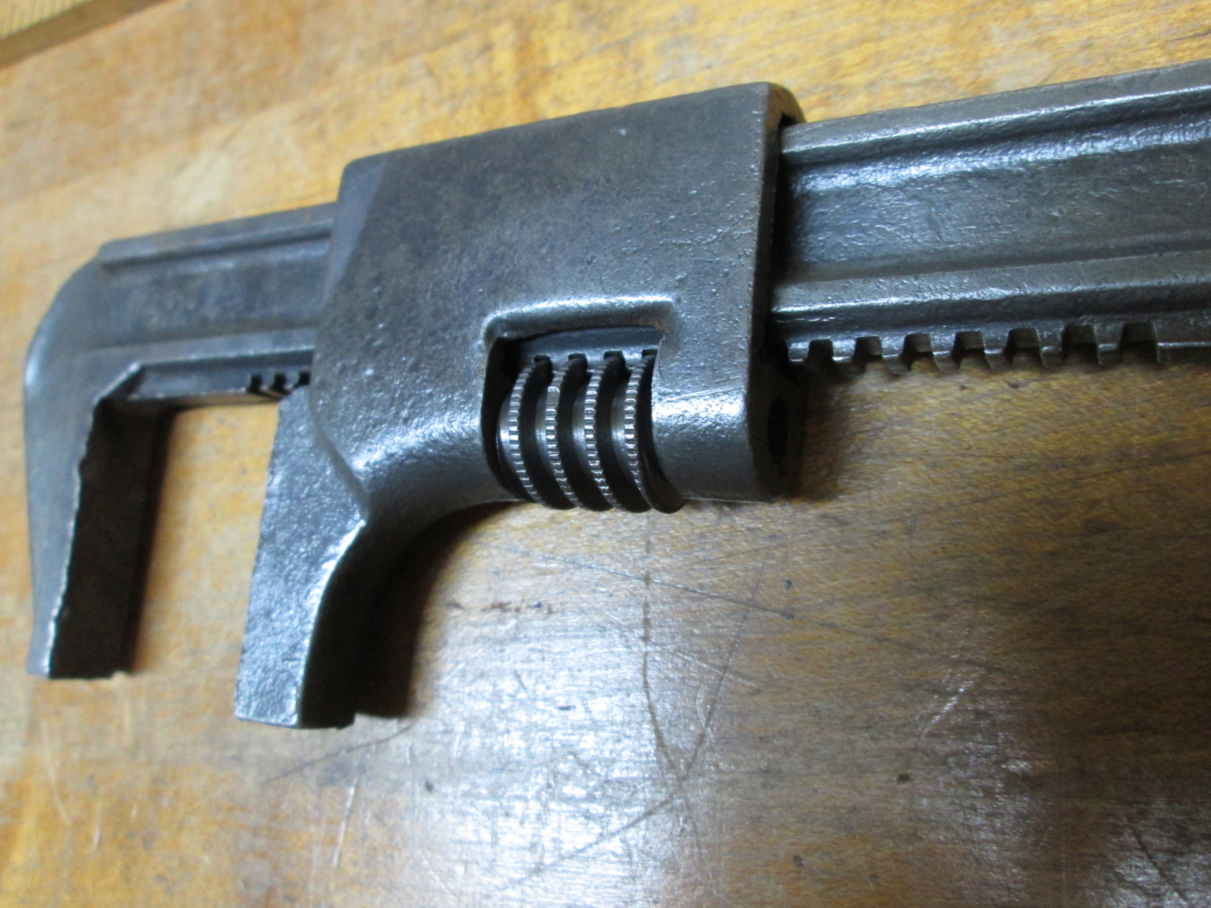 Auto Adjustable Monkey Wrench