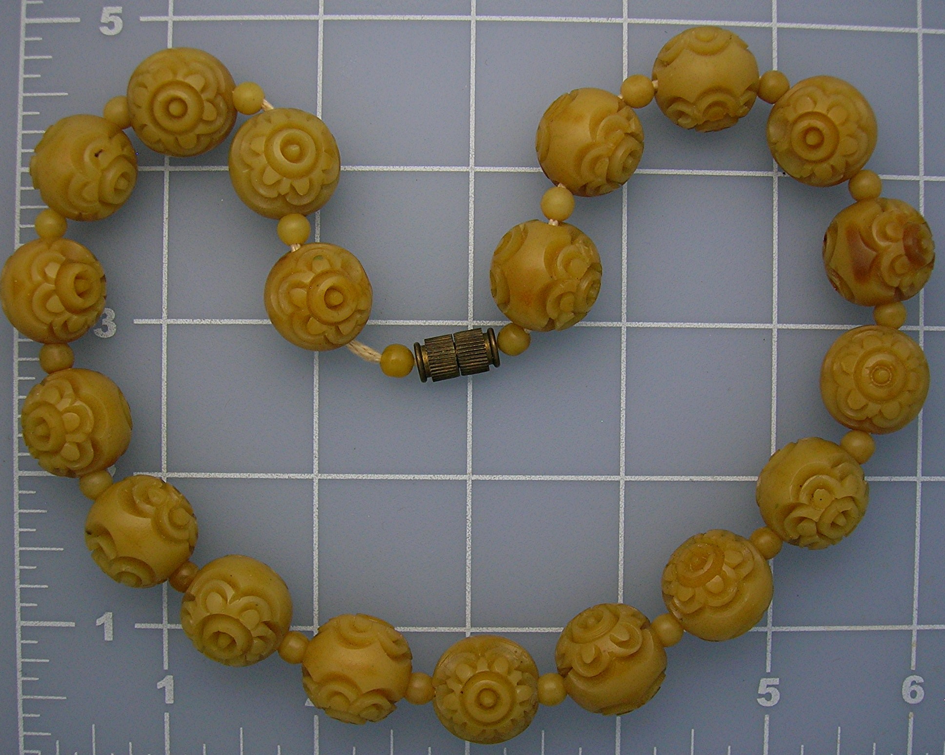 Gold Lucite Flower Bead Necklace Barrel Clasp