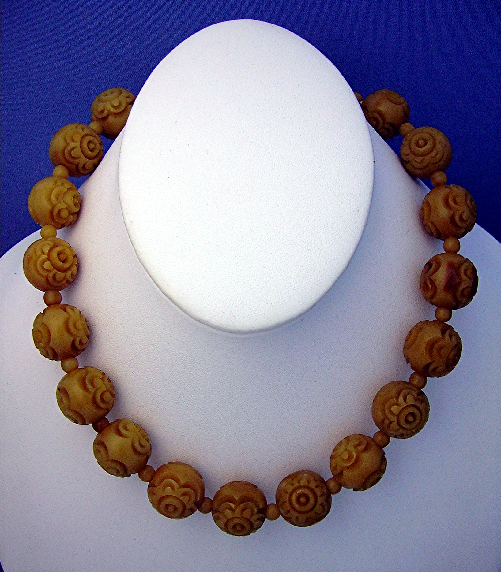 Gold Lucite Flower Bead Necklace Barrel Clasp