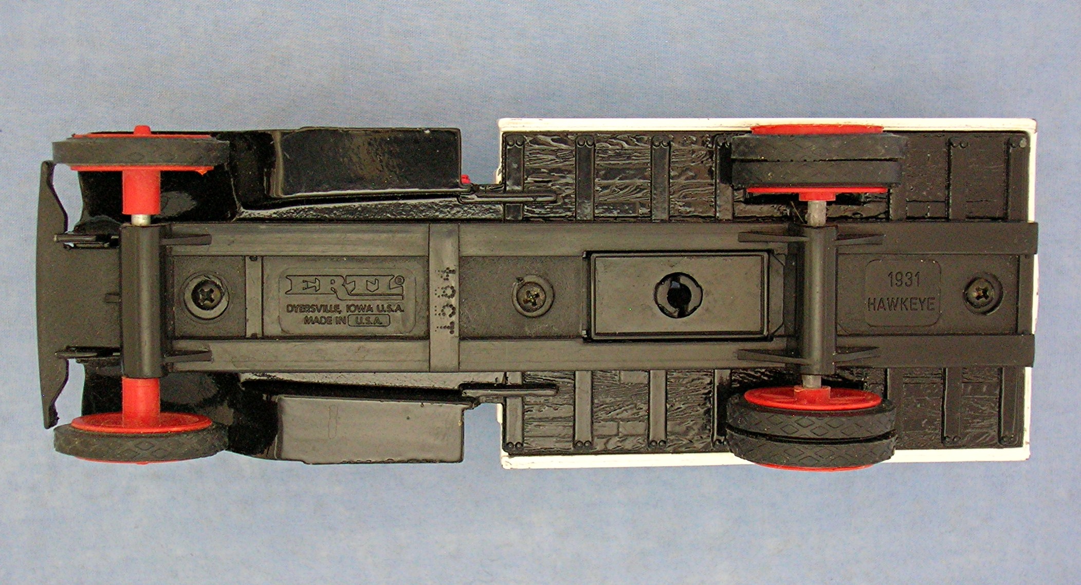 Bank - Ertl Coastal Tanker Hawkeye 1931 - Bank
