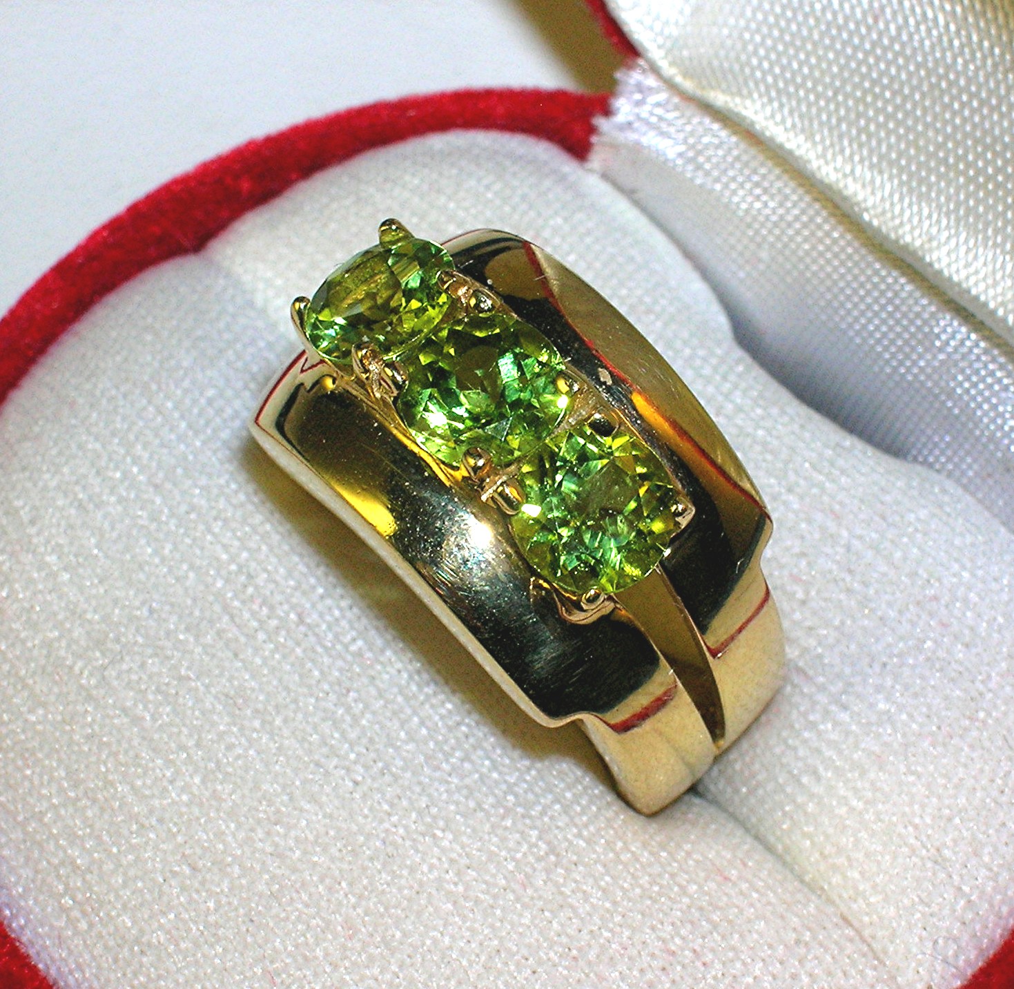 Ring  14K Gold and 2 1/2 Ct Peridot