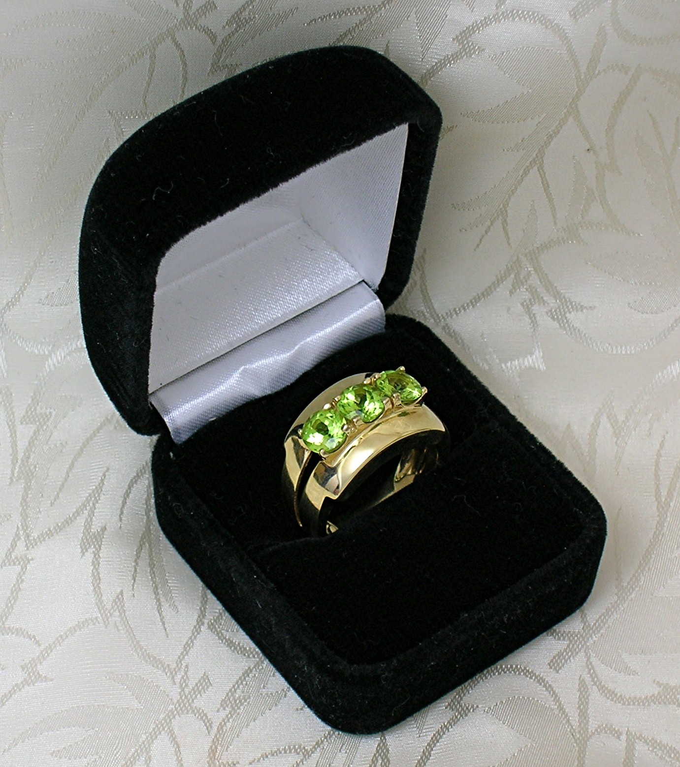 Ring  14K Gold and 2 1/2 Ct Peridot