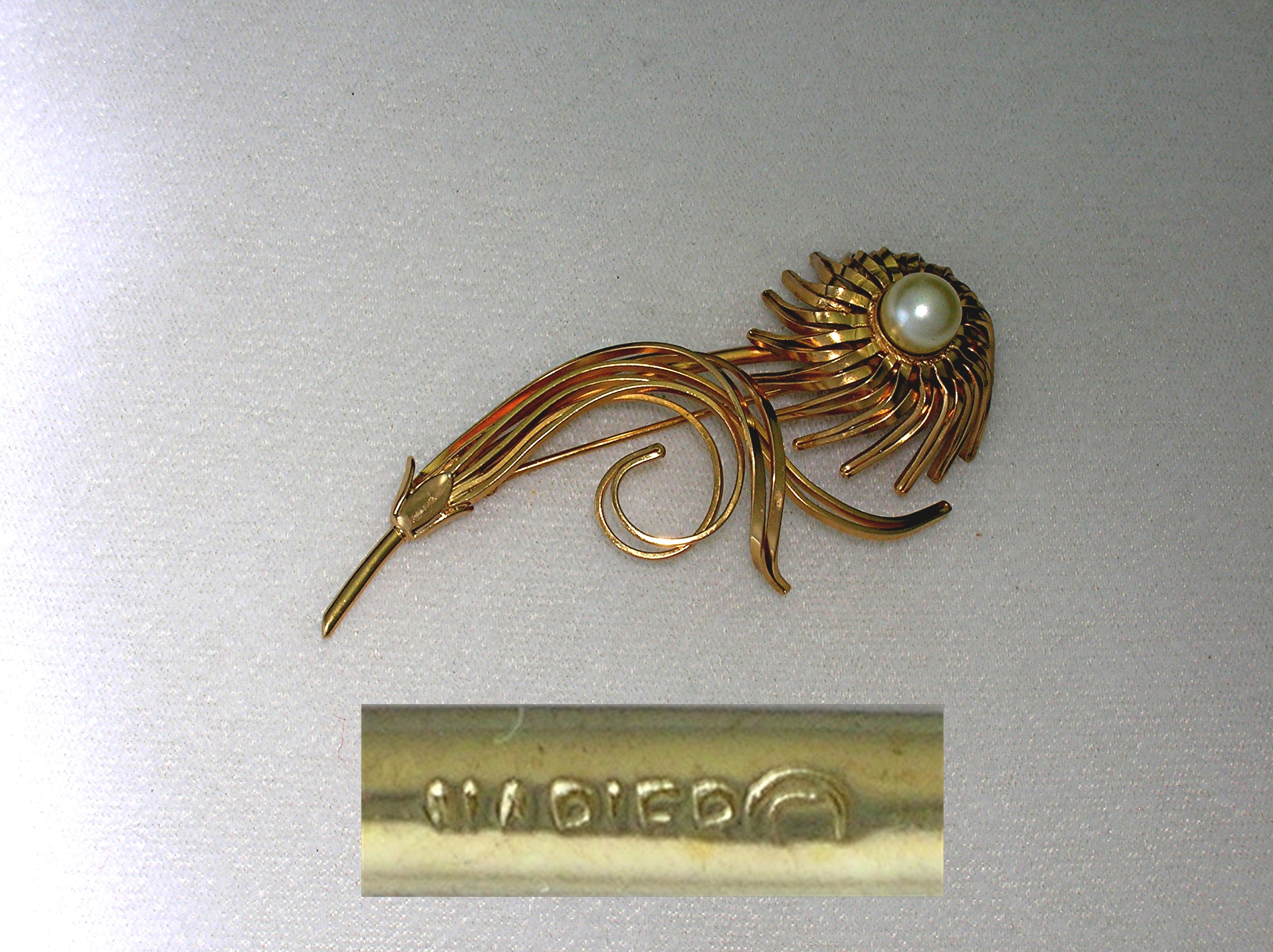 Napier Pearl and Gold pin Brooch