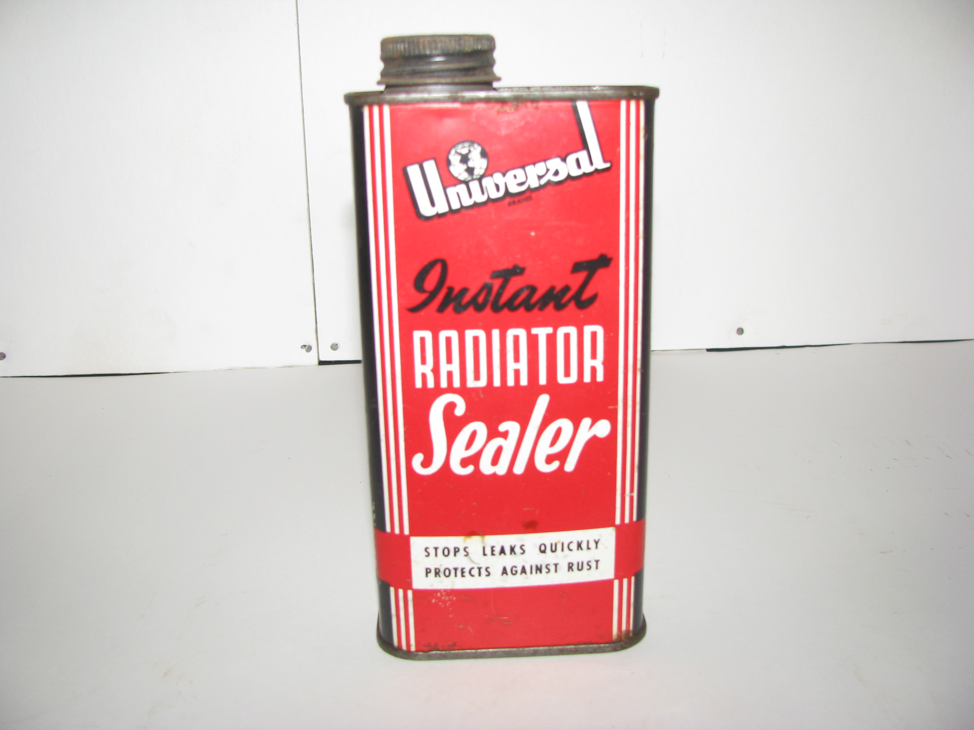 Vintage Universal Chemical Co Tin