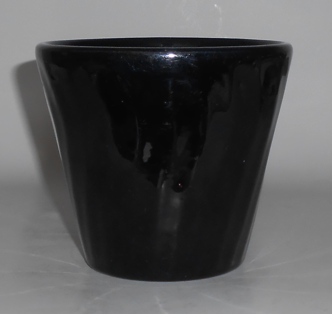 Vintage U.S. Pottery - Not Bauer - BLACK Swirl Flower P