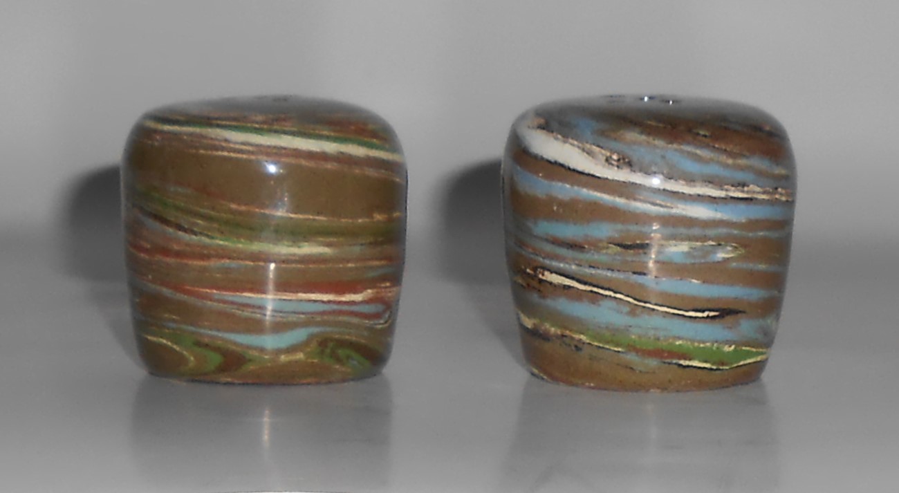 VINTAGE Desert Sands Art Pottery Salt & Pepper Shaker S